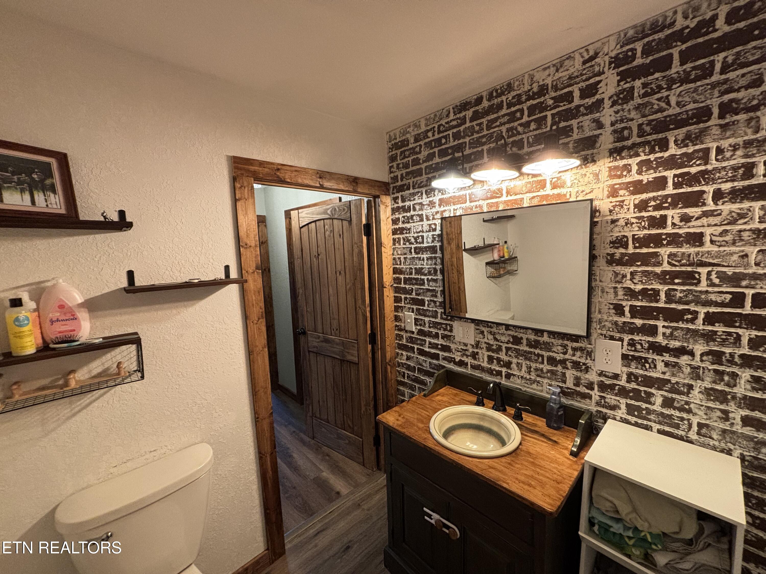 473 W High Knob Road Lafollette TN 37766