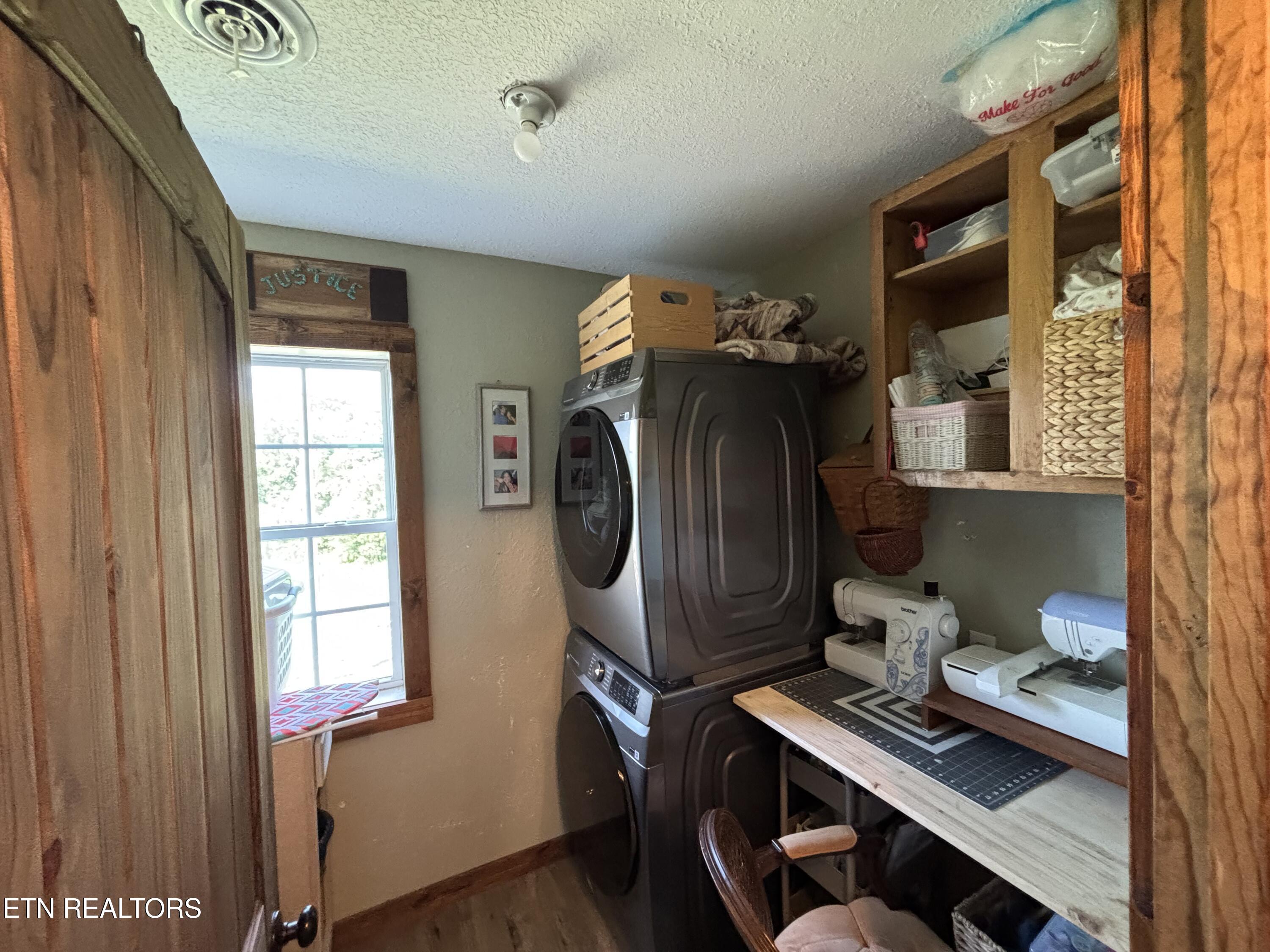 473 W High Knob Road Lafollette TN 37766