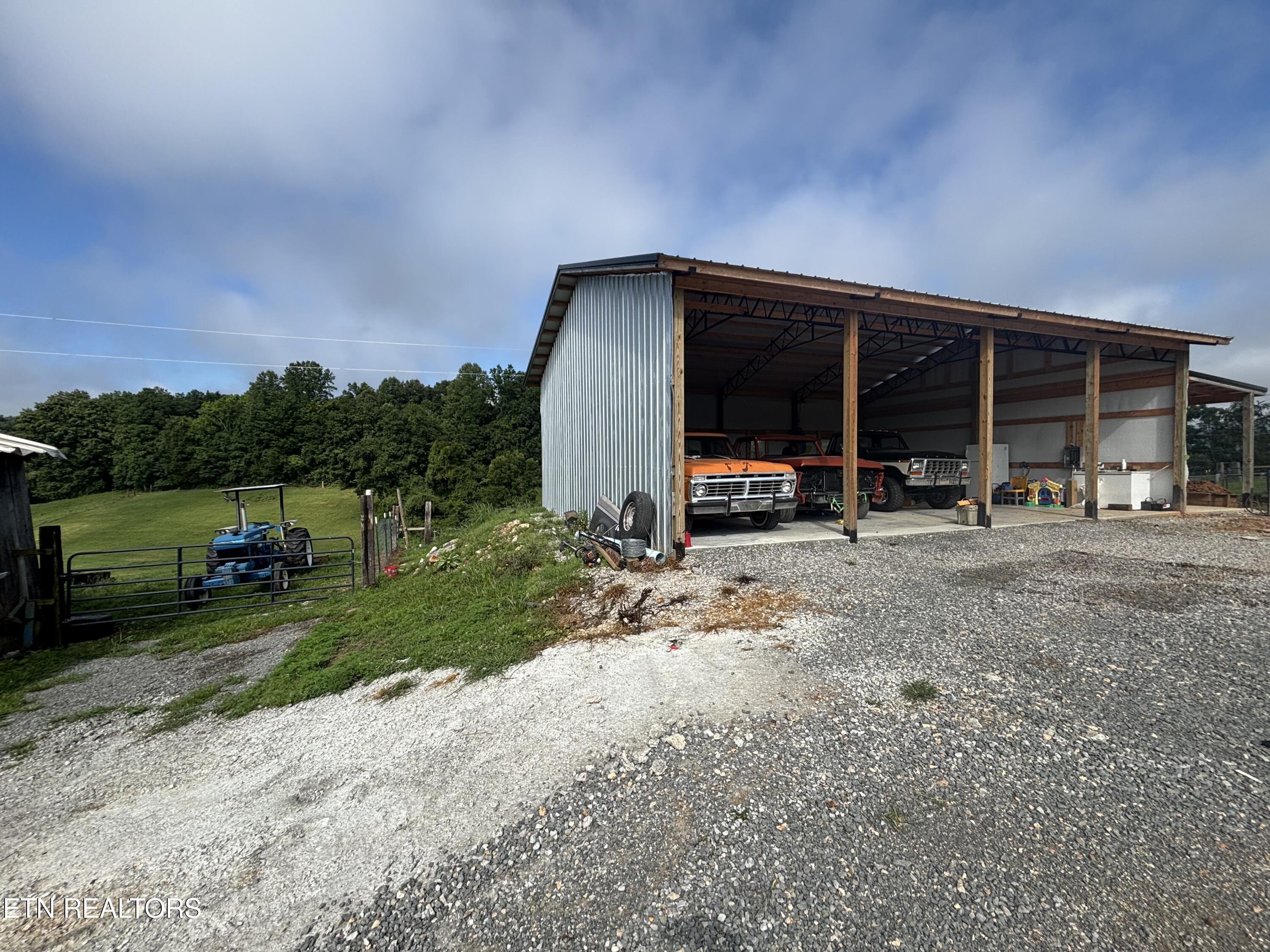 473 W High Knob Road Lafollette TN 37766