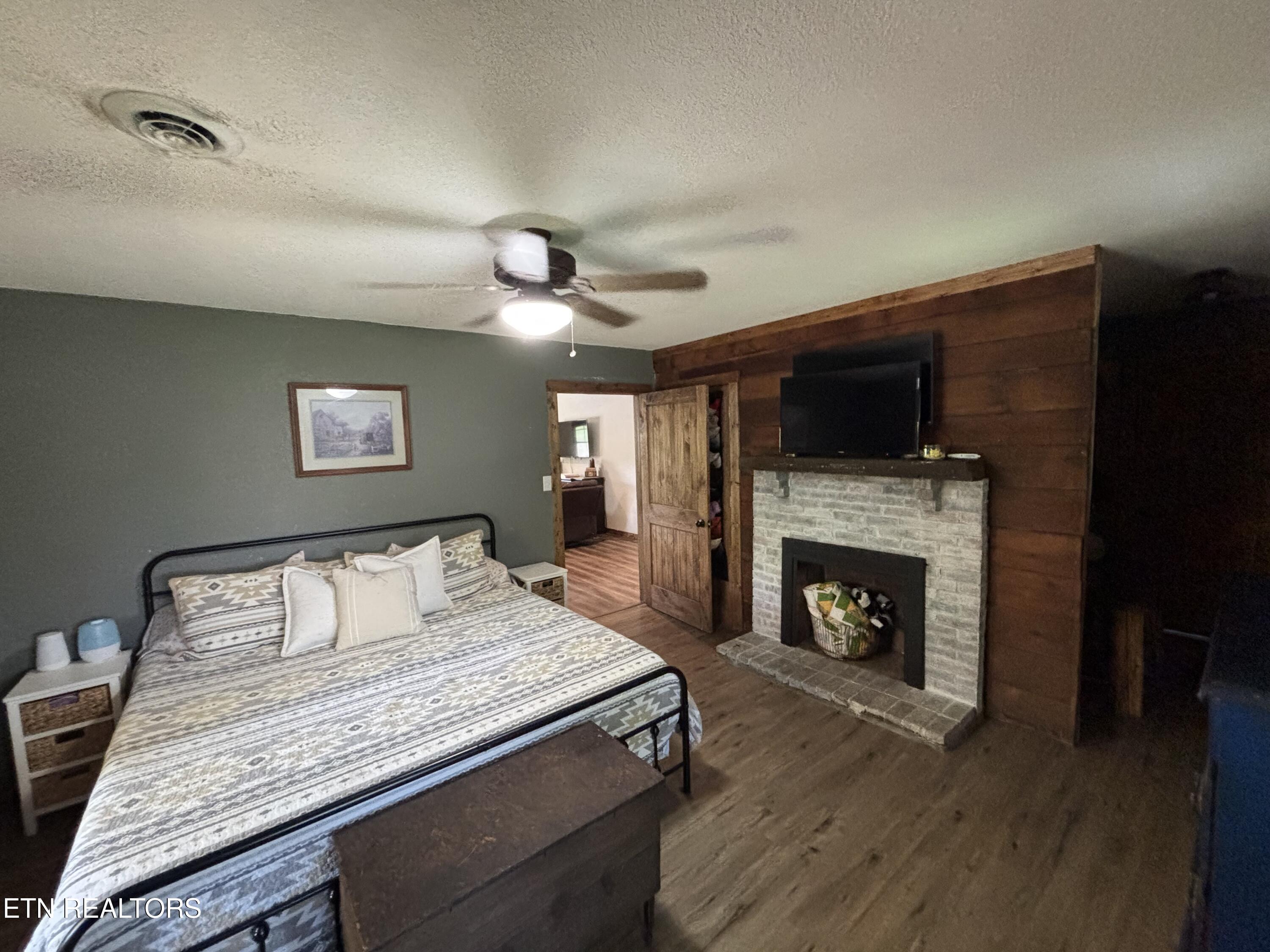 473 W High Knob Road Lafollette TN 37766