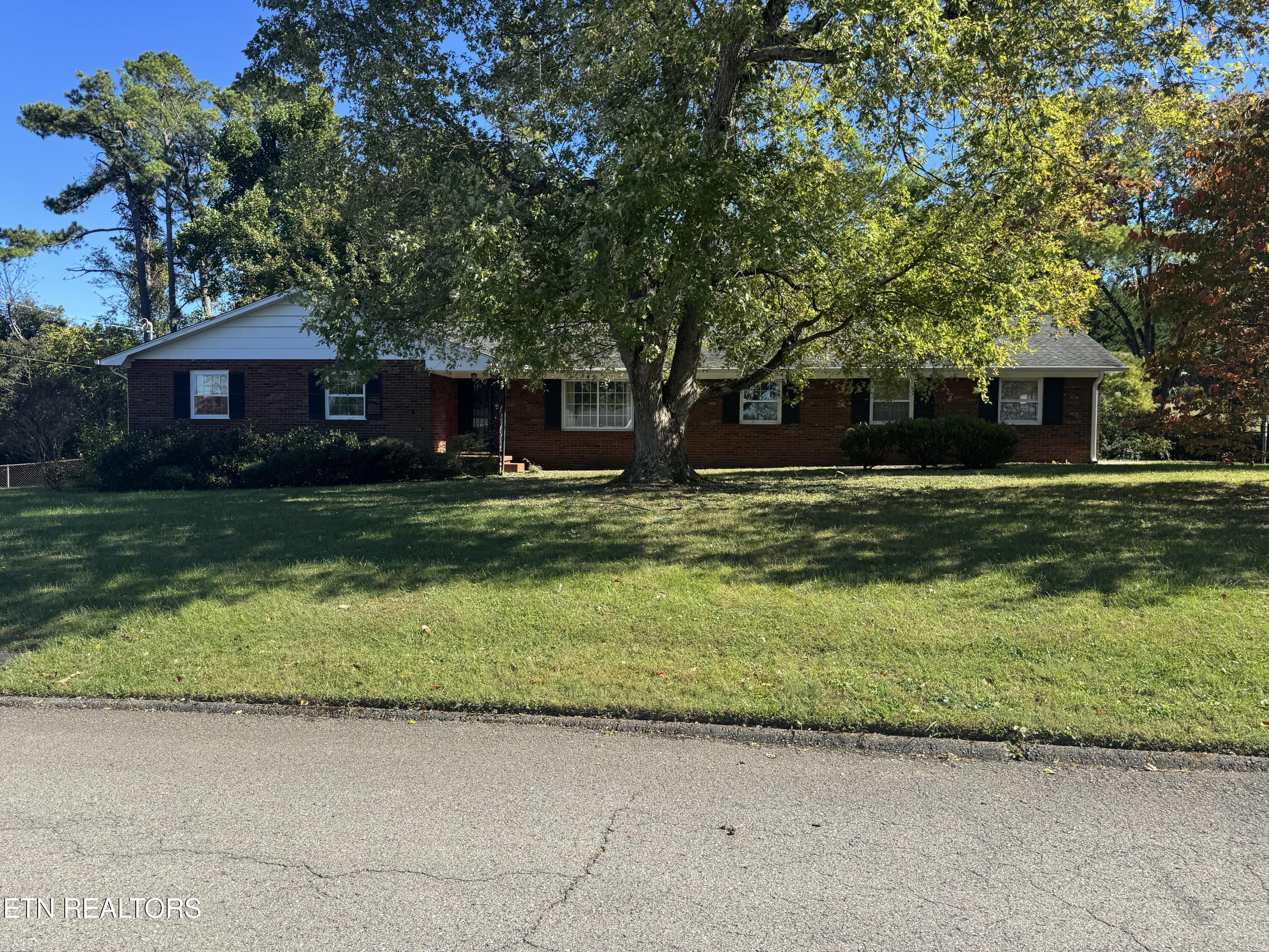 128 Essex Drive Knoxville TN 37922