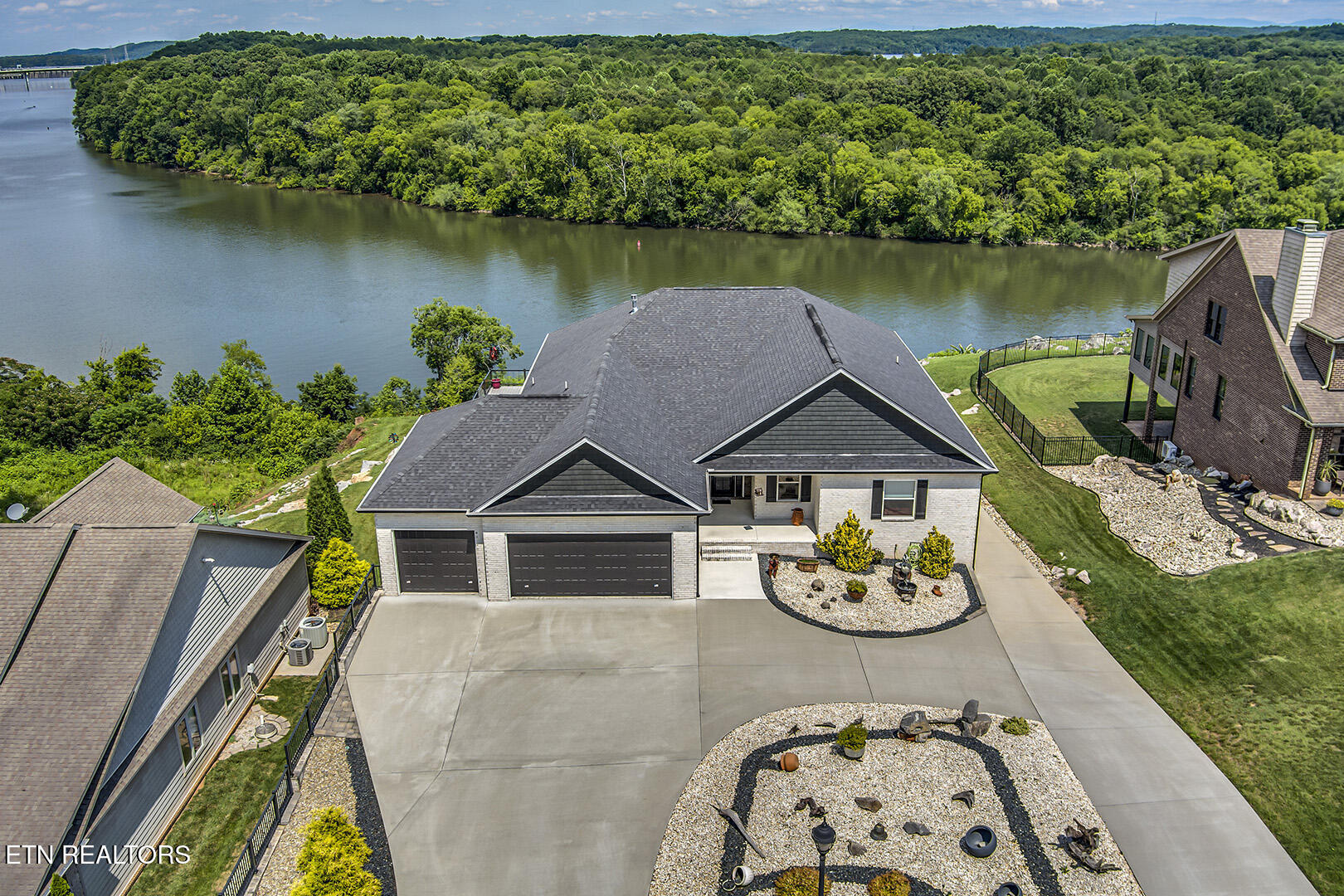 205 Waters Edge Way Lenoir City TN 37771
