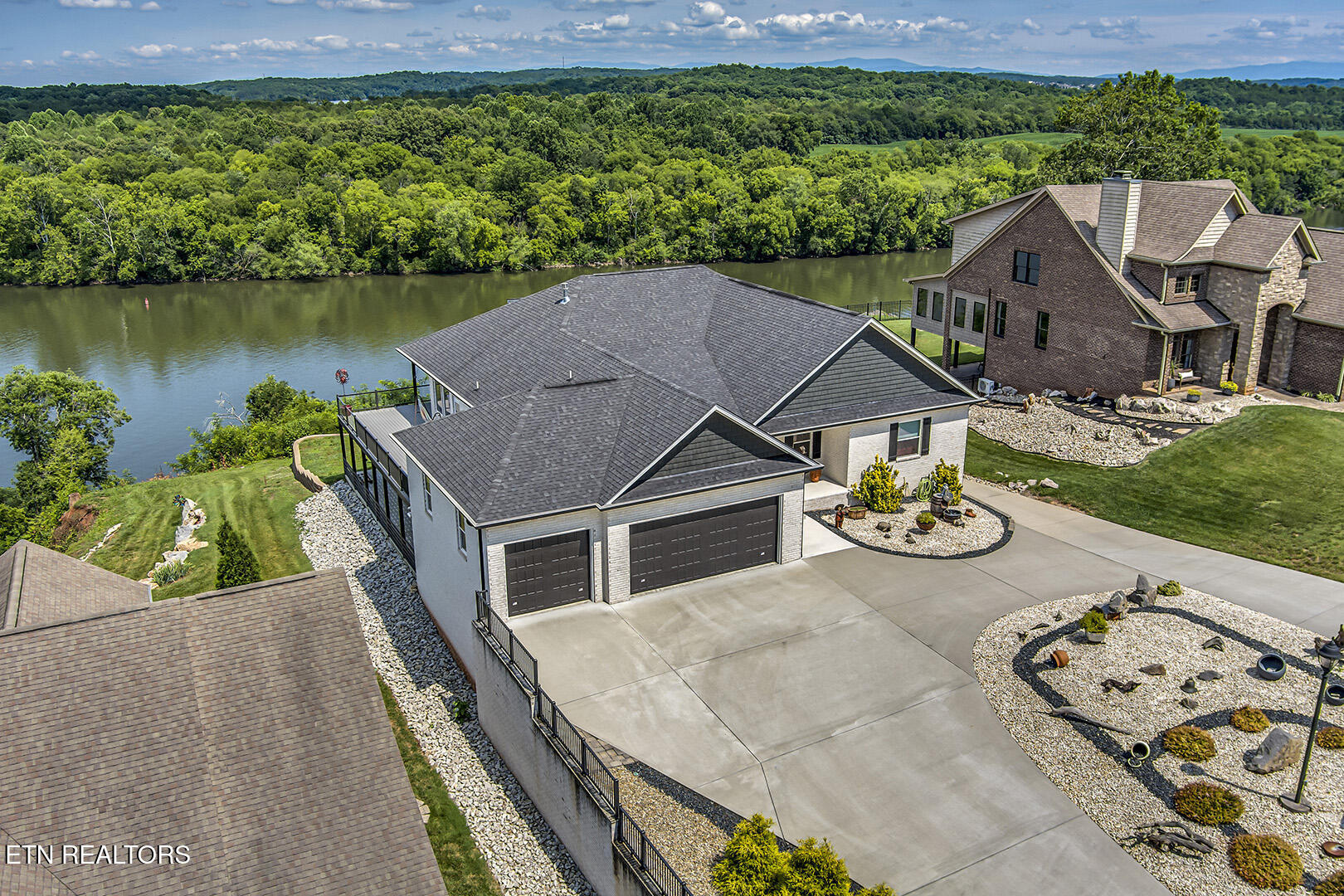 205 Waters Edge Way Lenoir City TN 37771