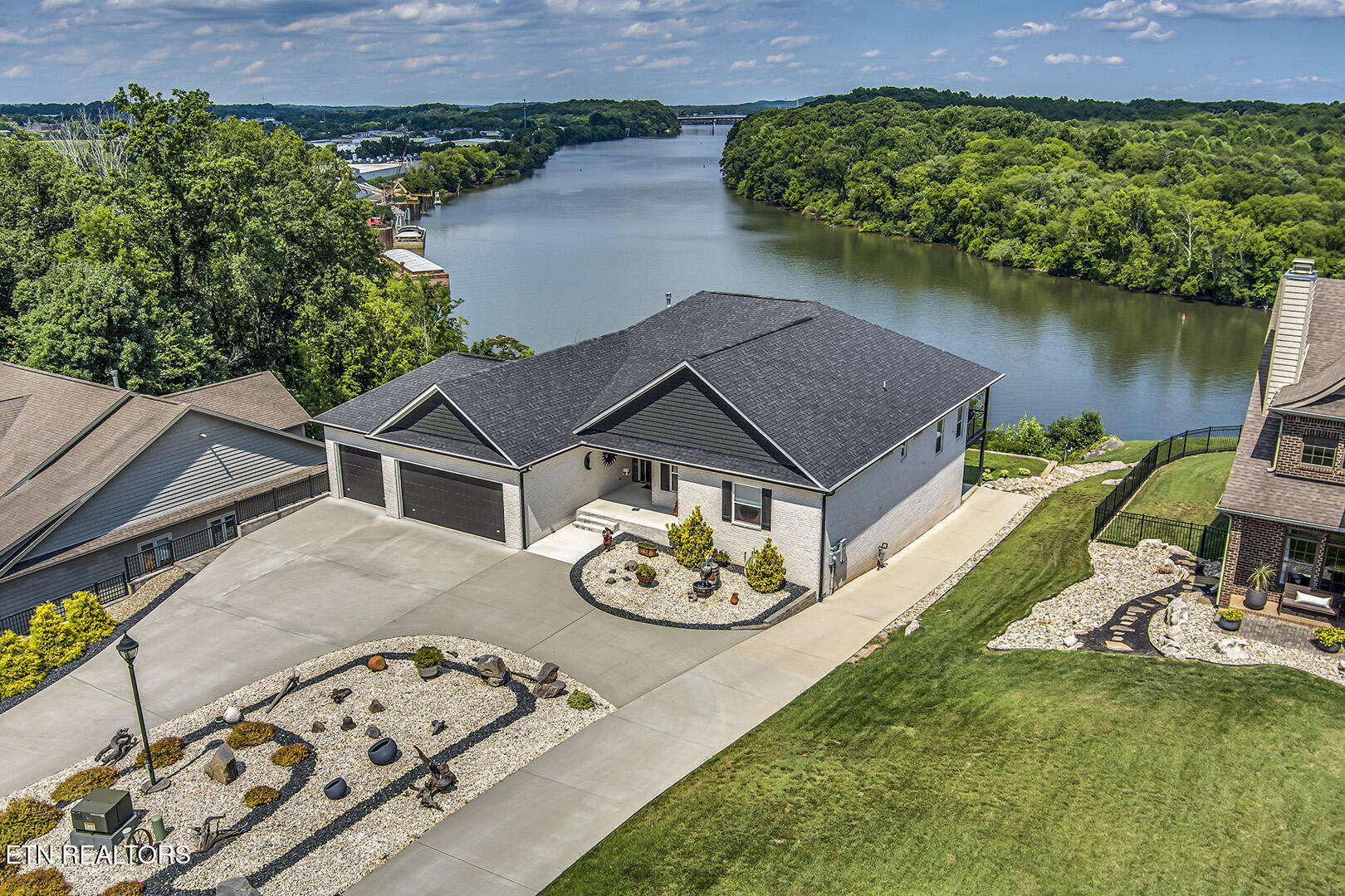 205 Waters Edge Way Lenoir City TN 37771
