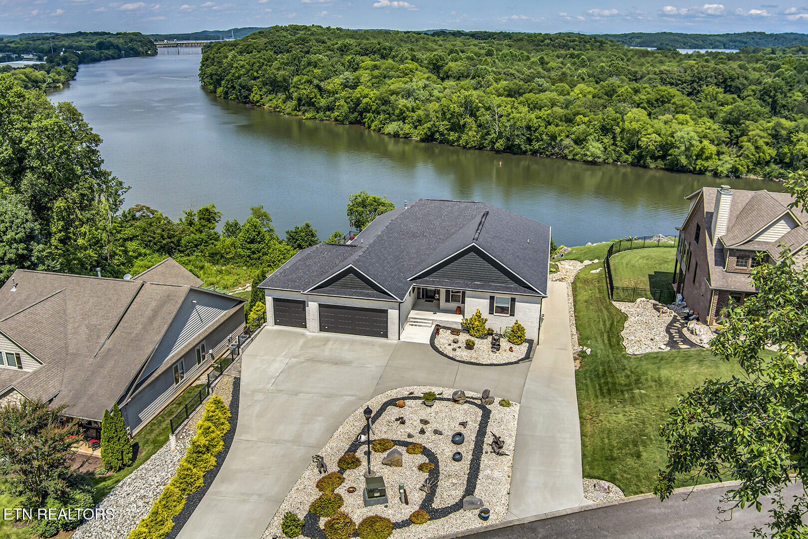 205 Waters Edge Way Lenoir City TN 37771
