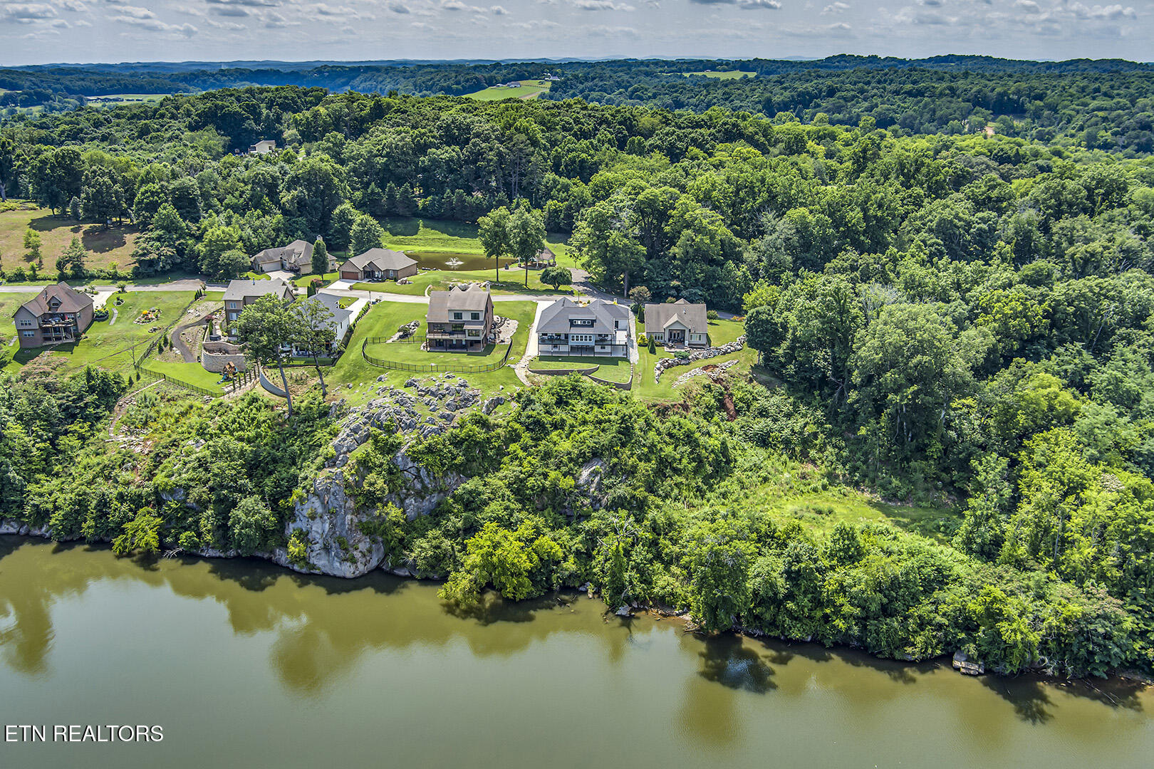 205 Waters Edge Way Lenoir City TN 37771