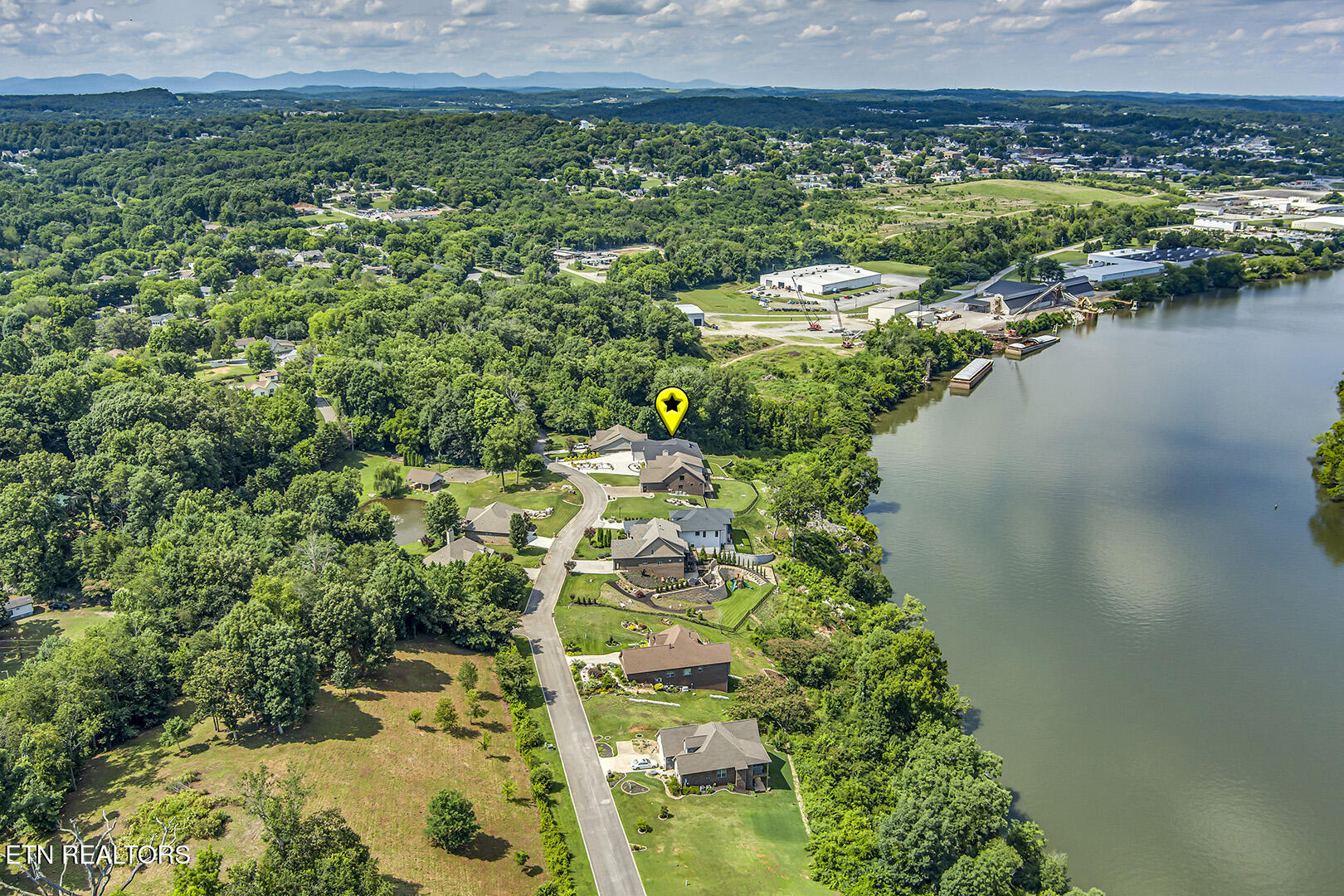 205 Waters Edge Way Lenoir City TN 37771