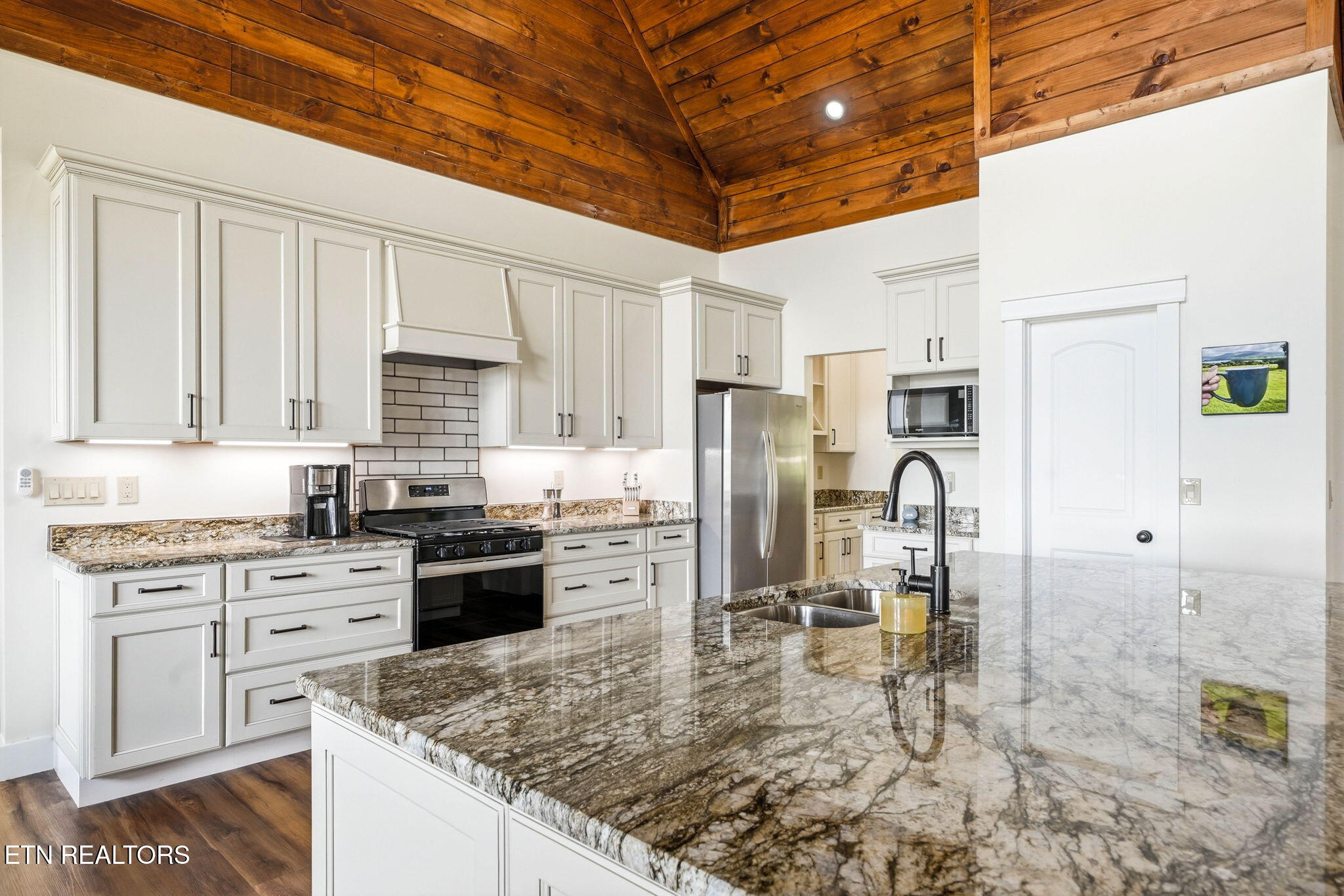 1005 Enchanted Drive Dandridge TN 37725