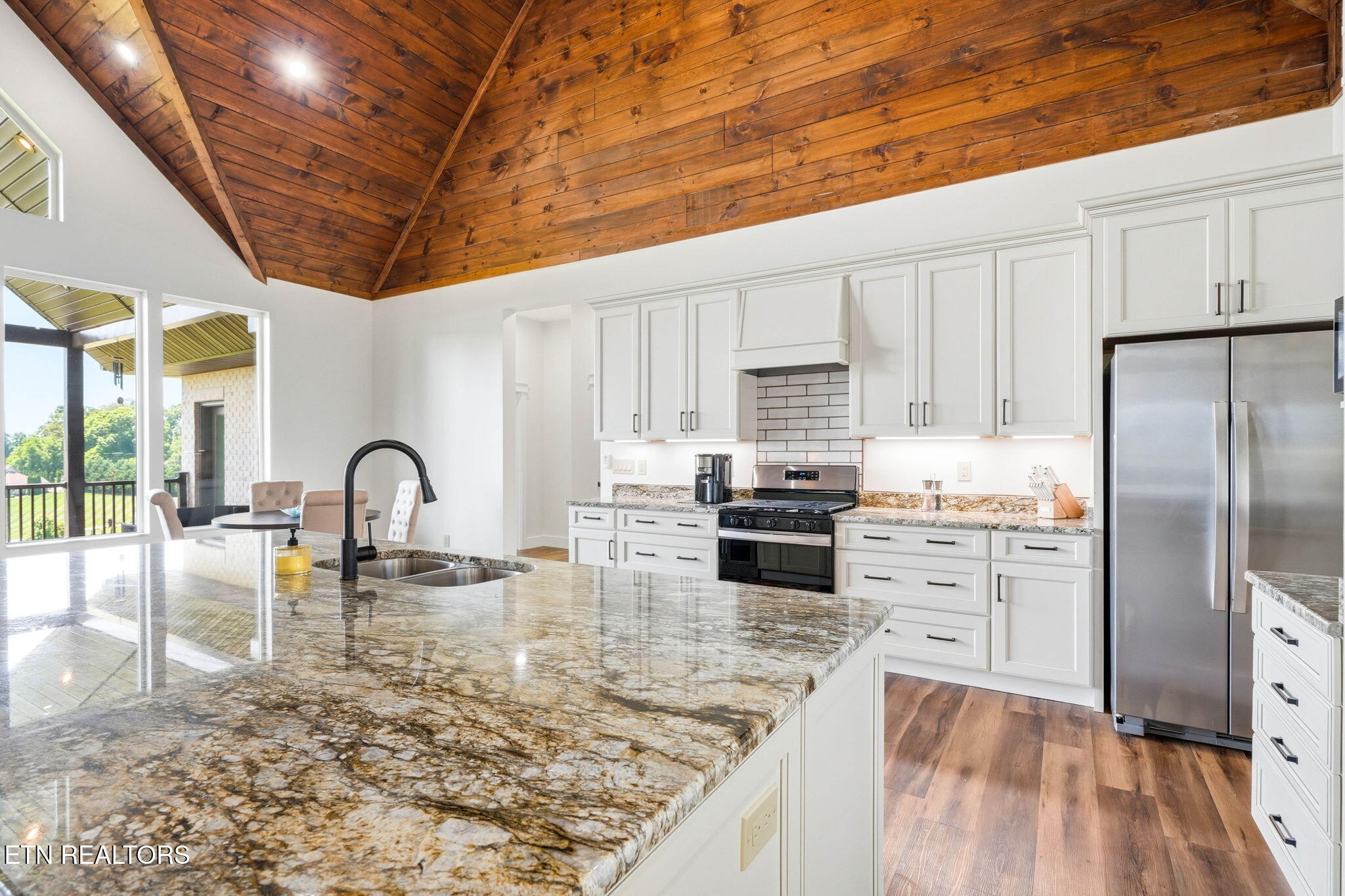 1005 Enchanted Drive Dandridge TN 37725
