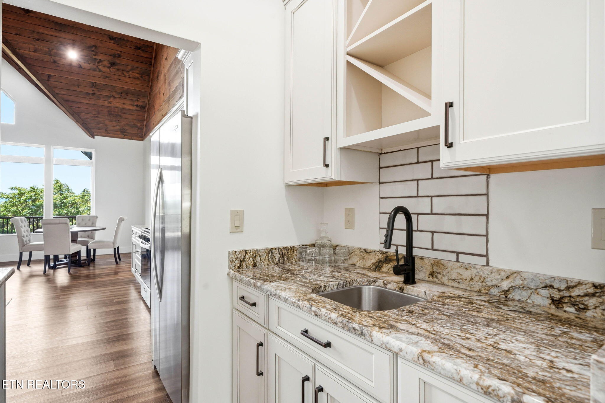 1005 Enchanted Drive Dandridge TN 37725