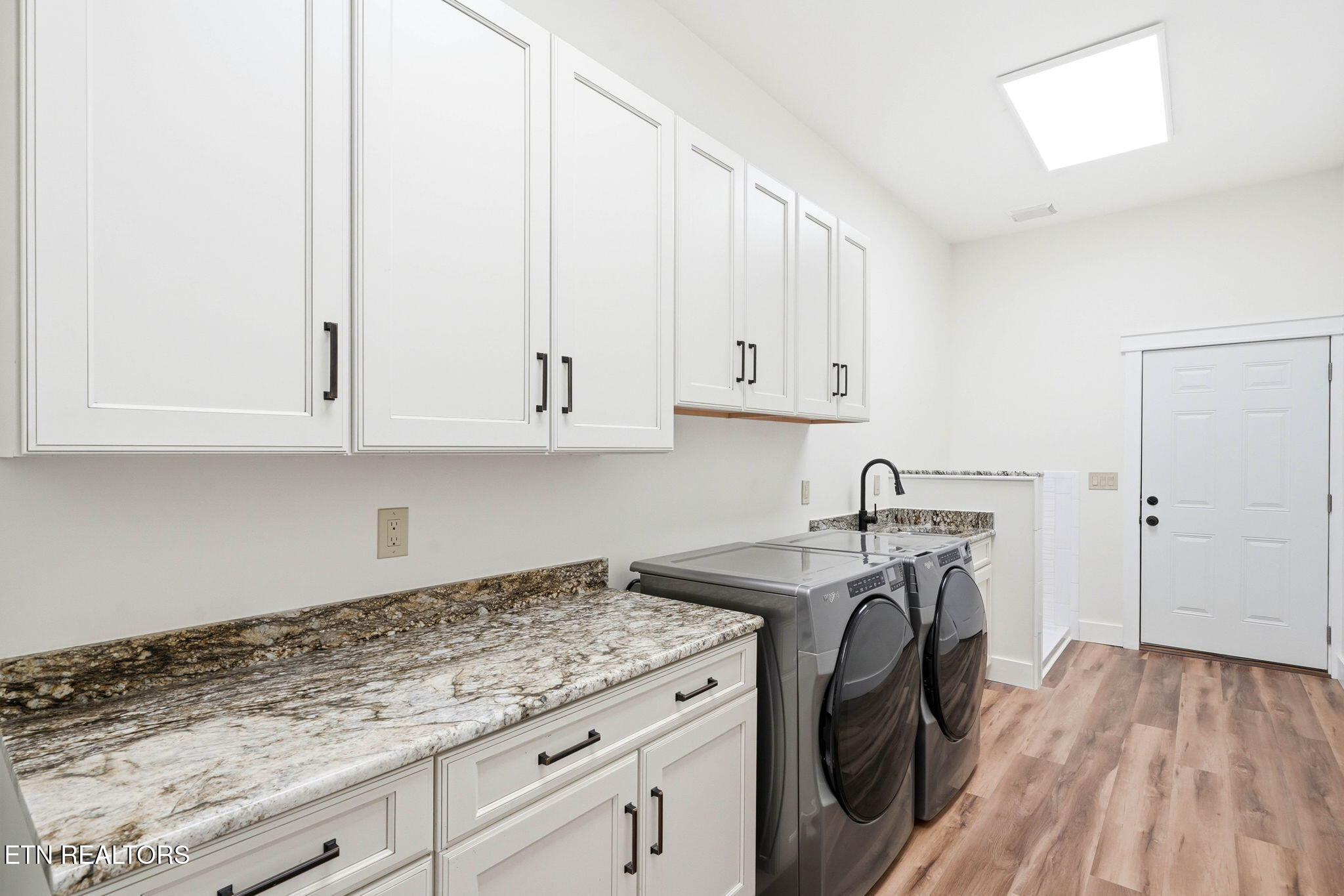 1005 Enchanted Drive Dandridge TN 37725