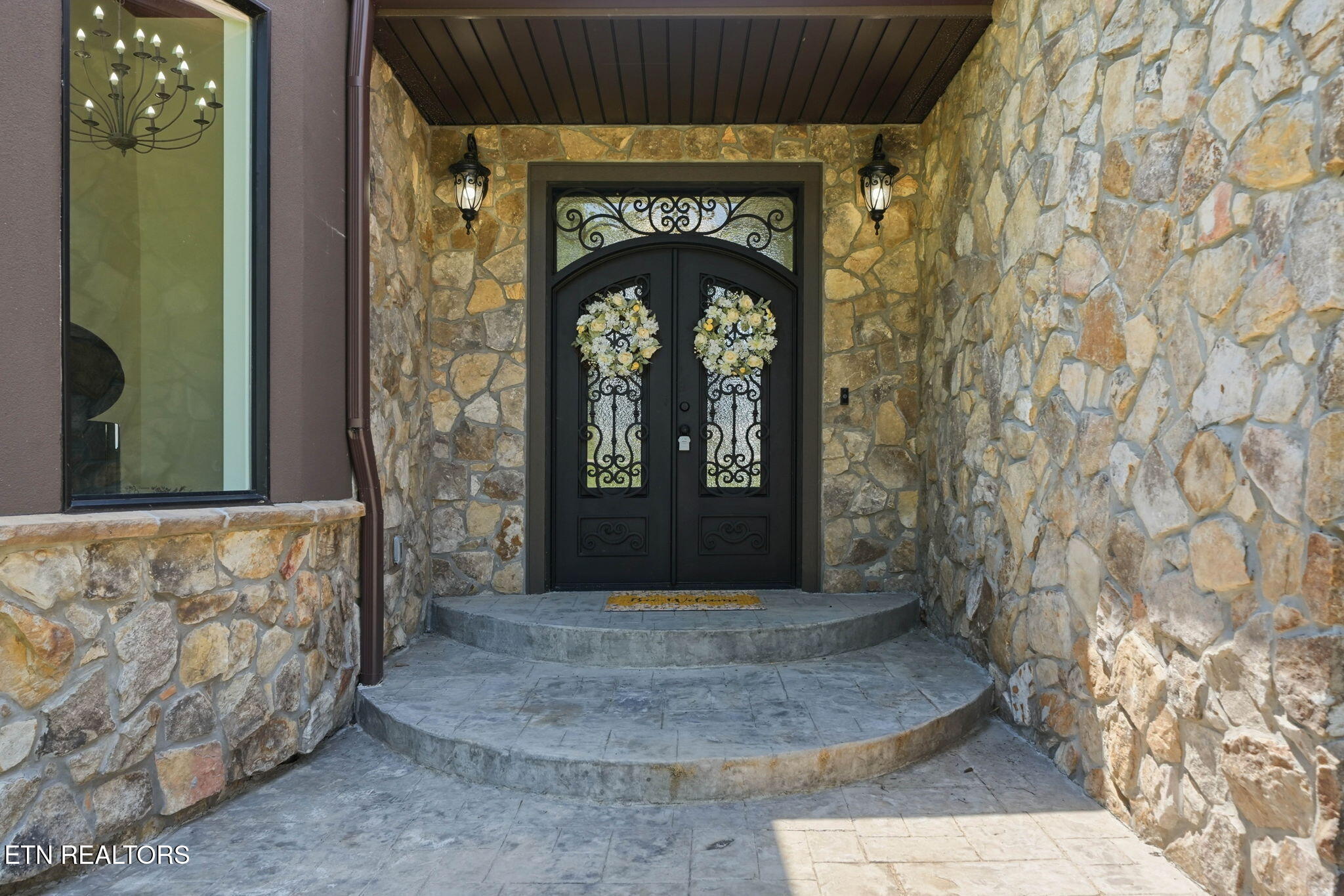 1005 Enchanted Drive Dandridge TN 37725
