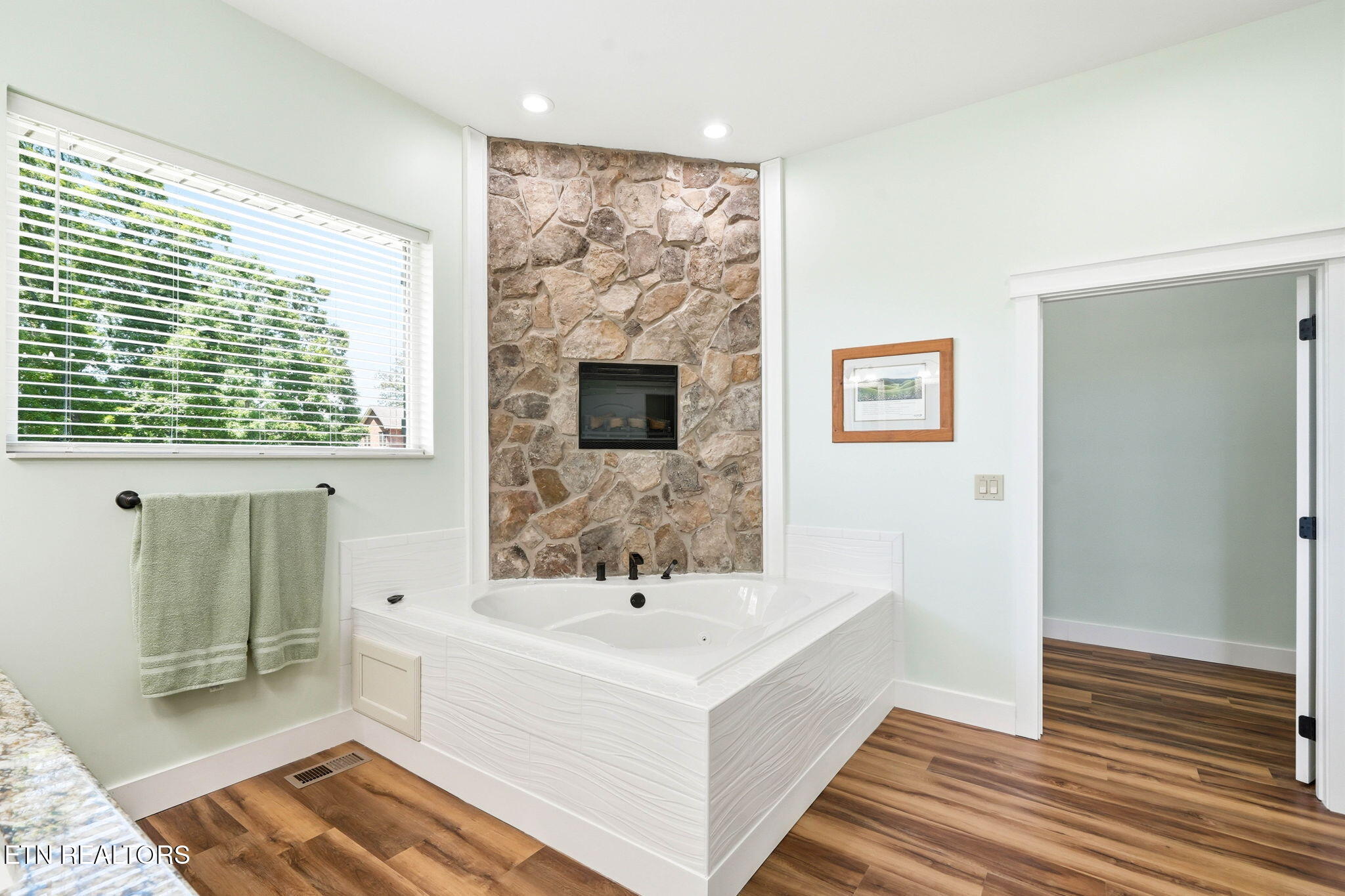 1005 Enchanted Drive Dandridge TN 37725