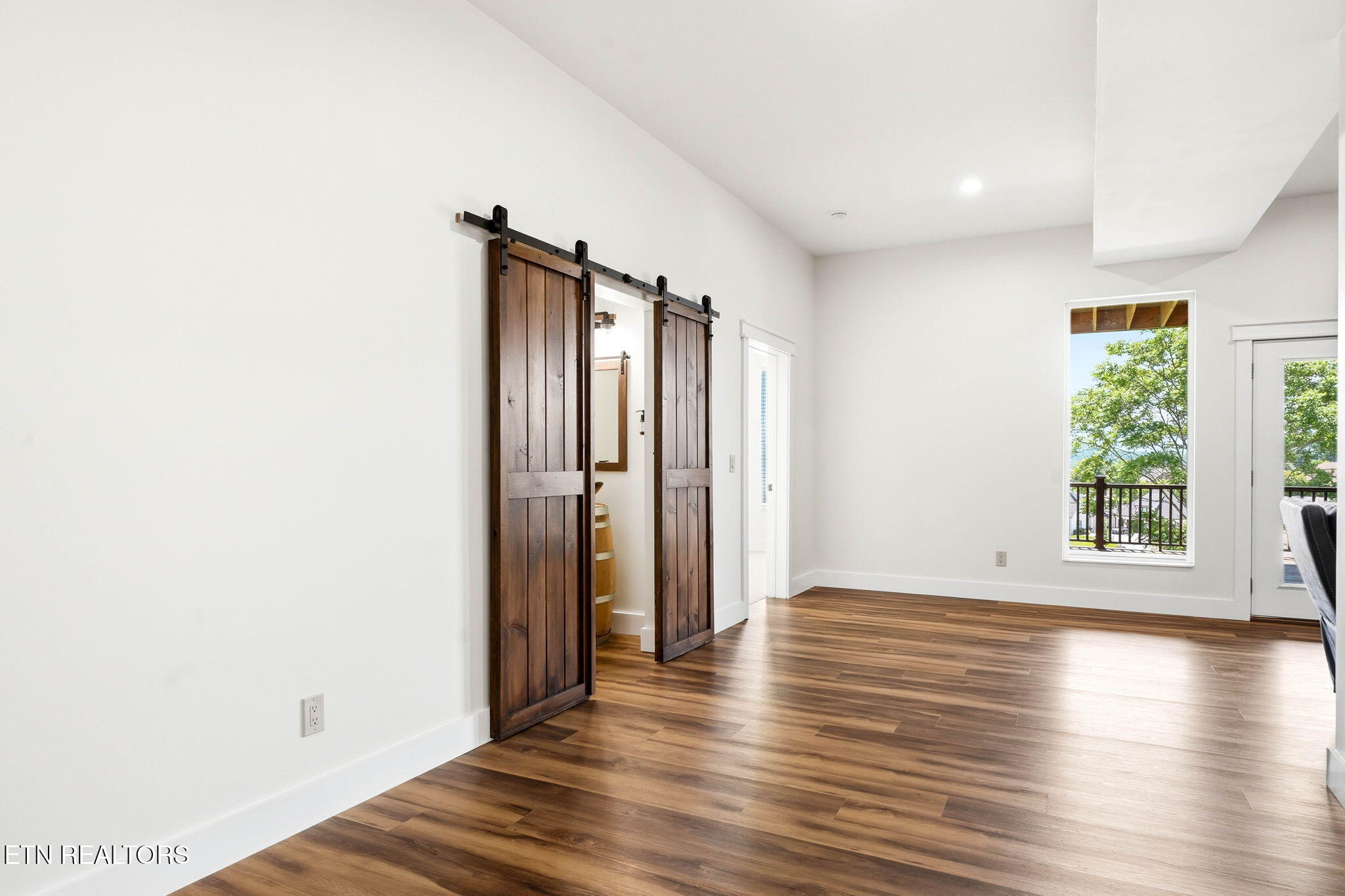 1005 Enchanted Drive Dandridge TN 37725