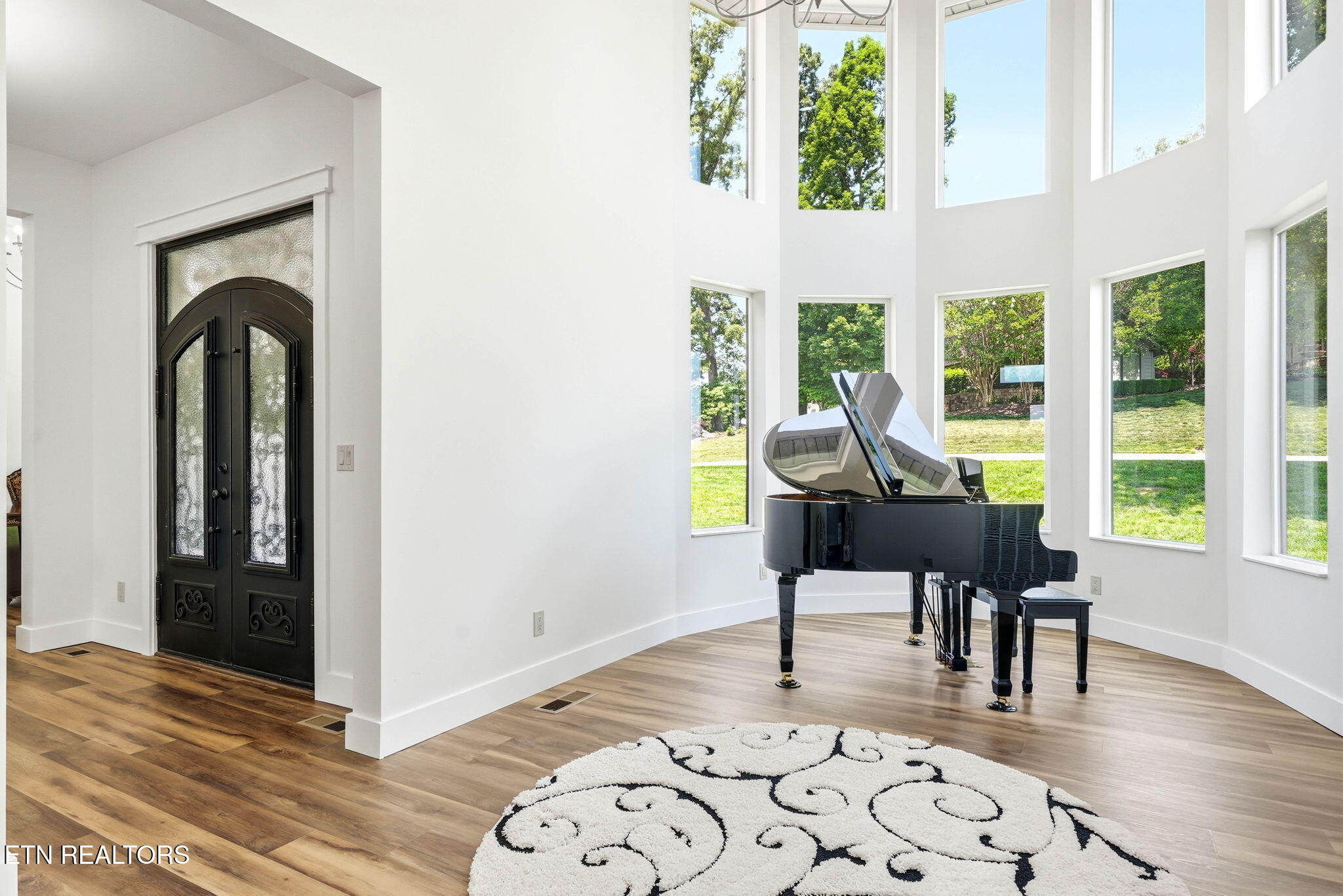 1005 Enchanted Drive Dandridge TN 37725