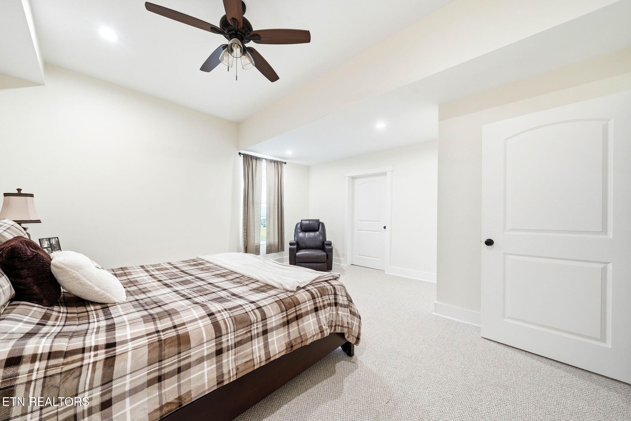1005 Enchanted Drive Dandridge TN 37725