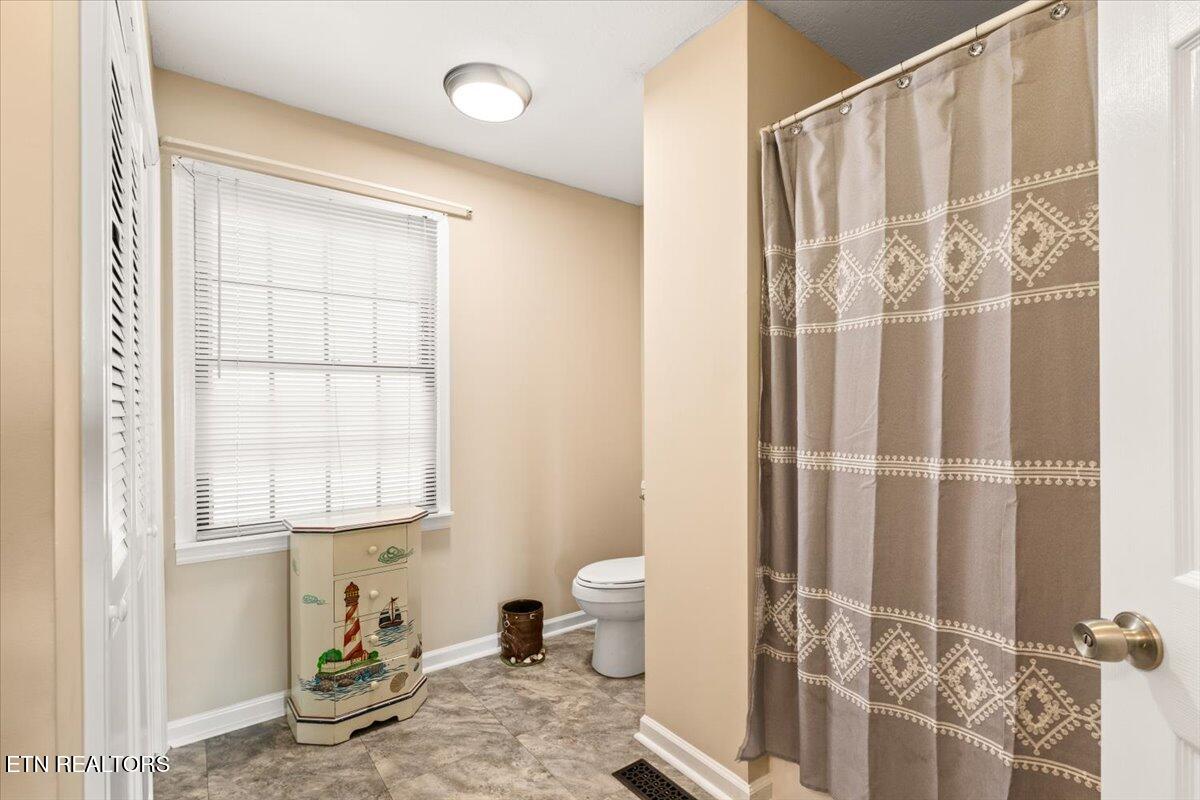 203 Golf Hill Lane Lafollette TN 37766