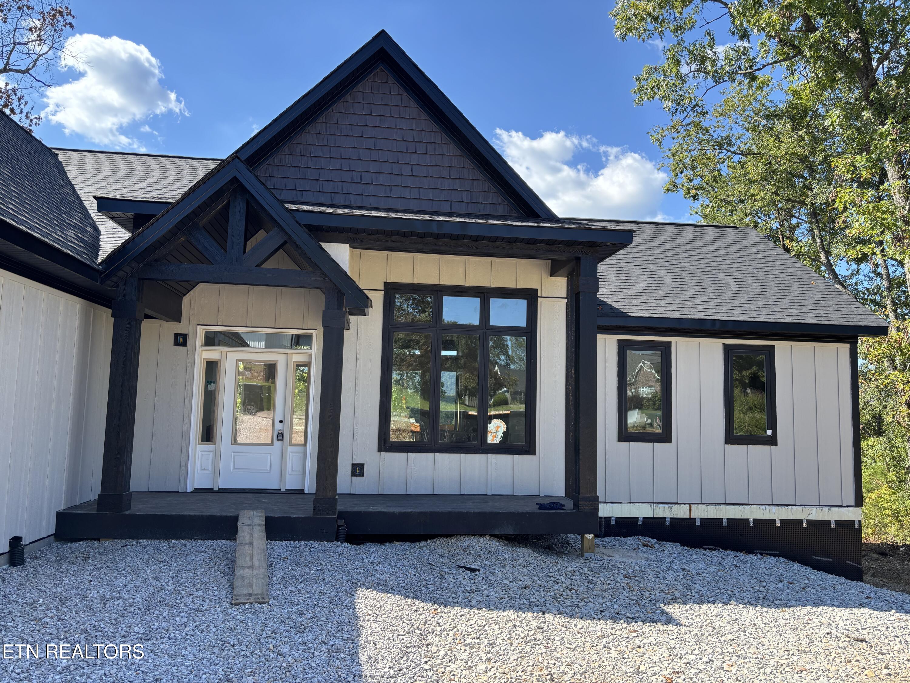 300 Bluff Trace Jacksboro TN 37757