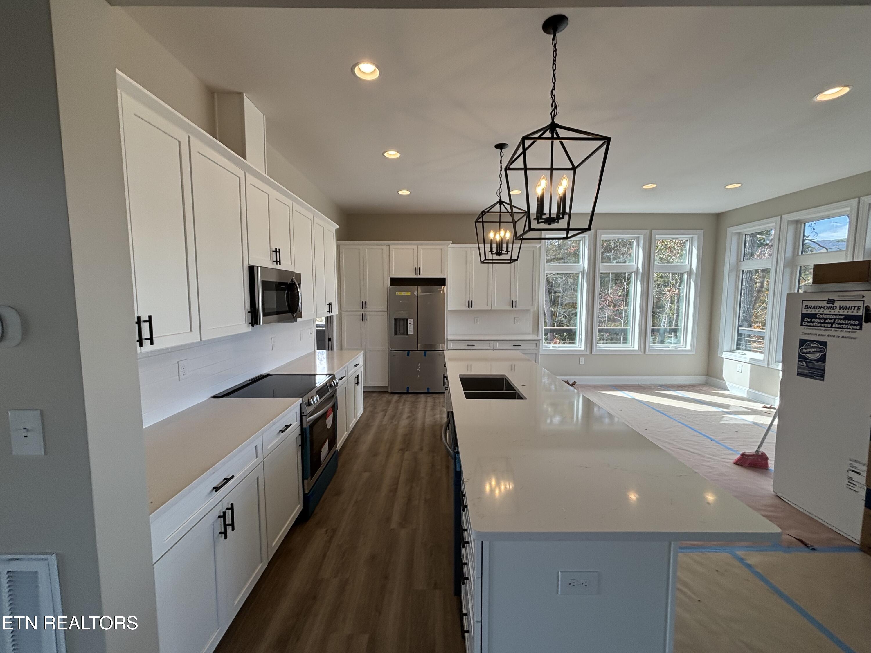 300 Bluff Trace Jacksboro TN 37757