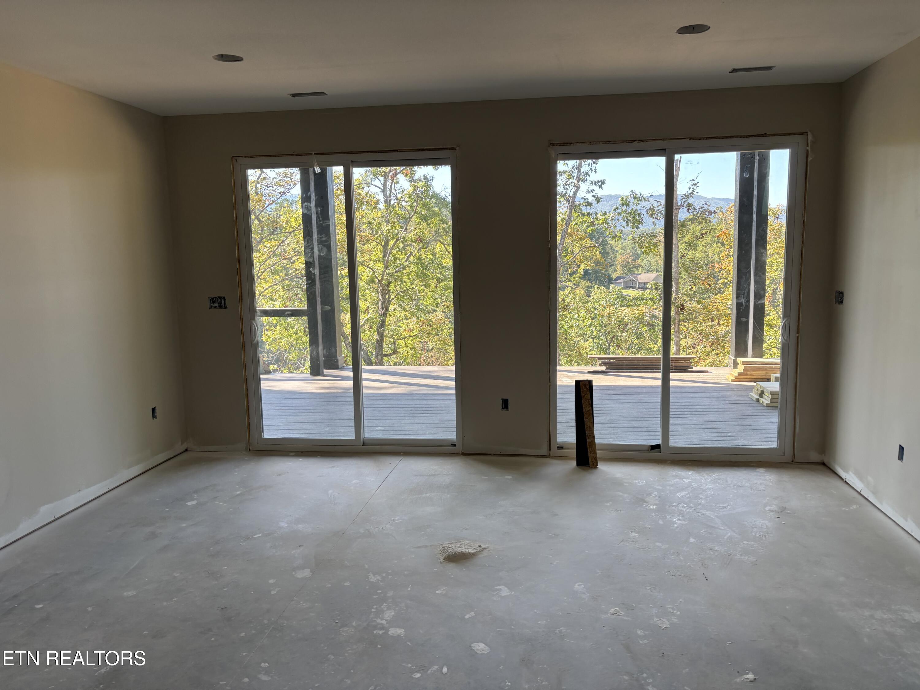 300 Bluff Trace Jacksboro TN 37757