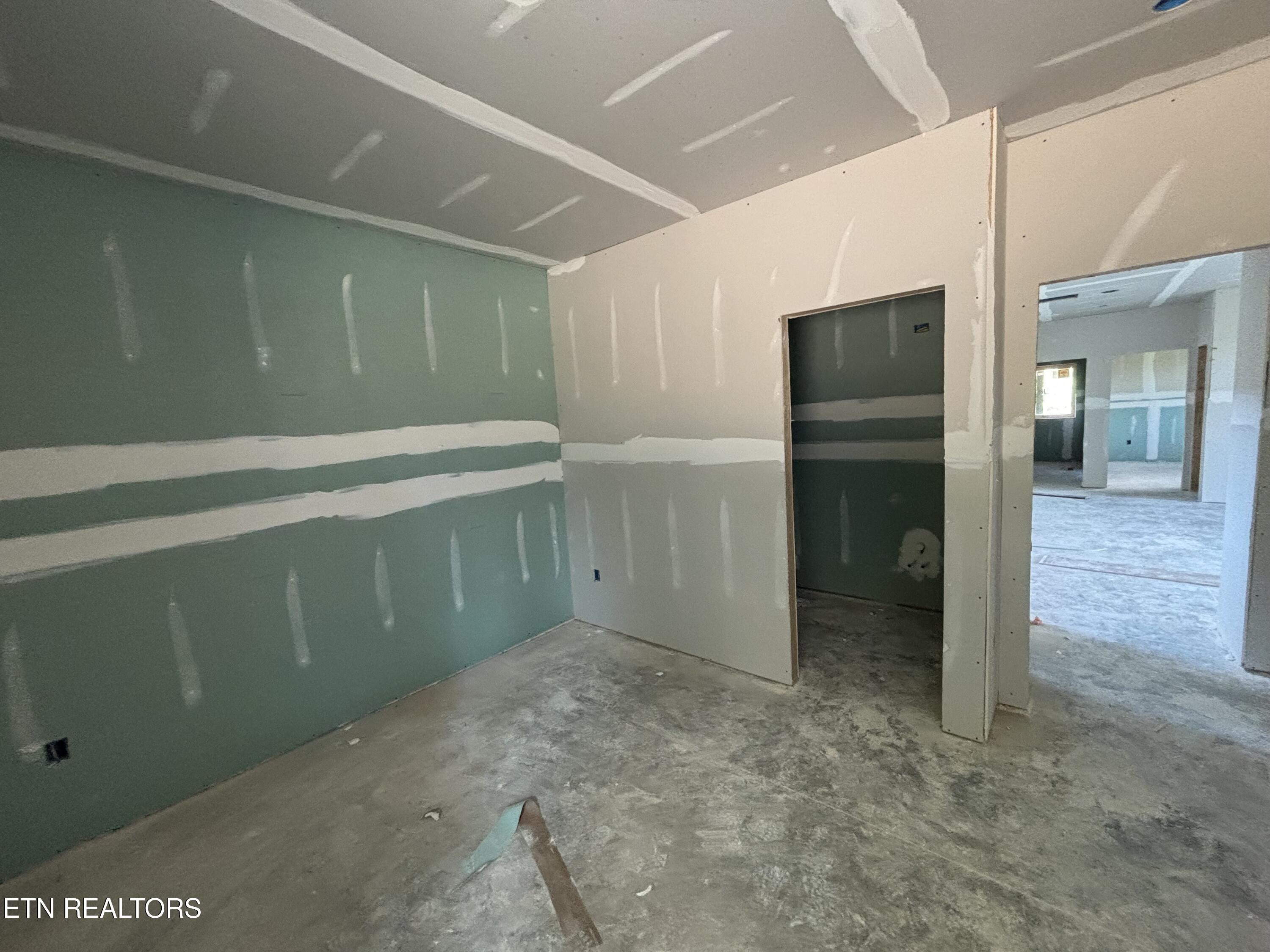 300 Bluff Trace Jacksboro TN 37757