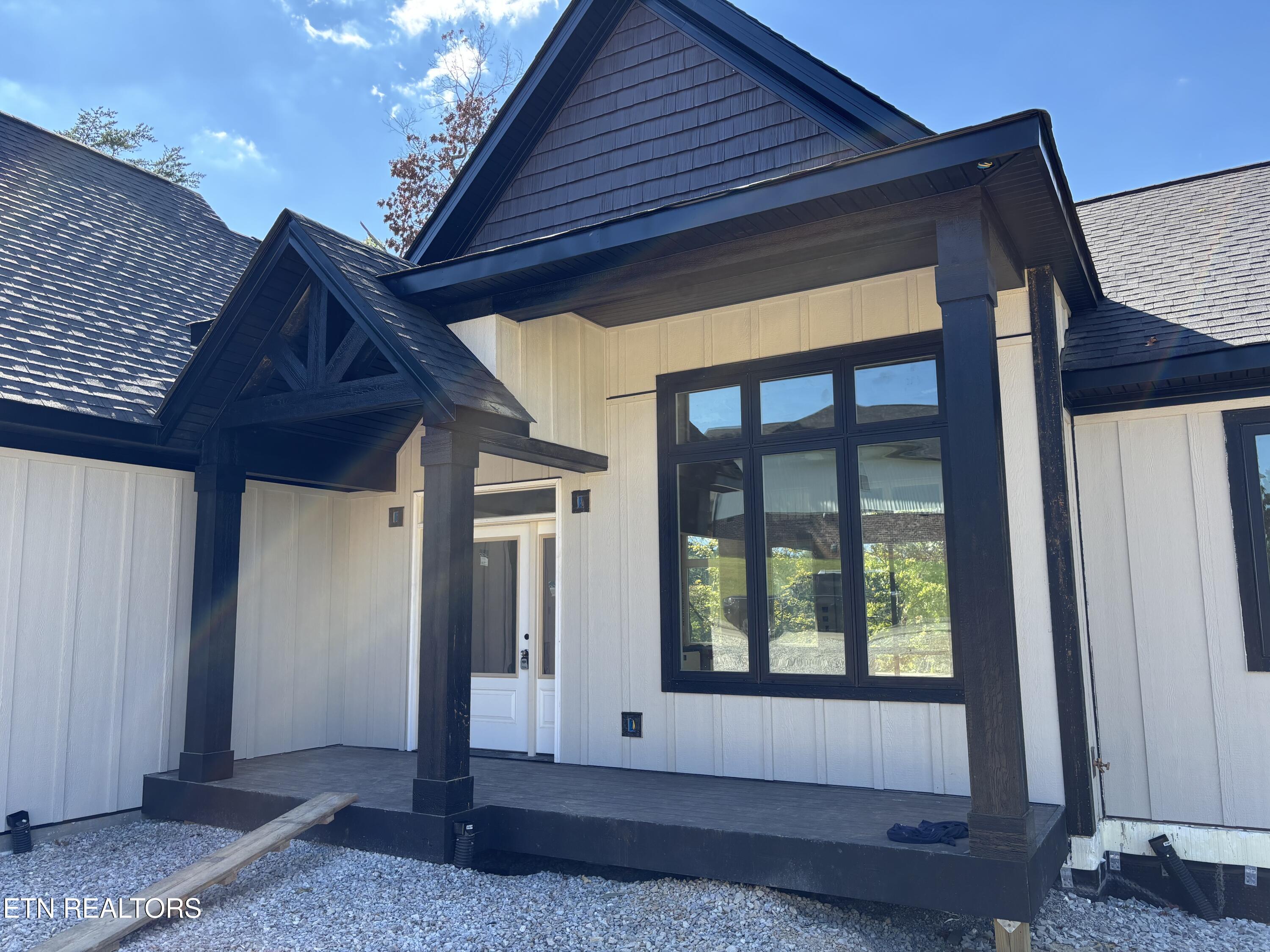 300 Bluff Trace Jacksboro TN 37757