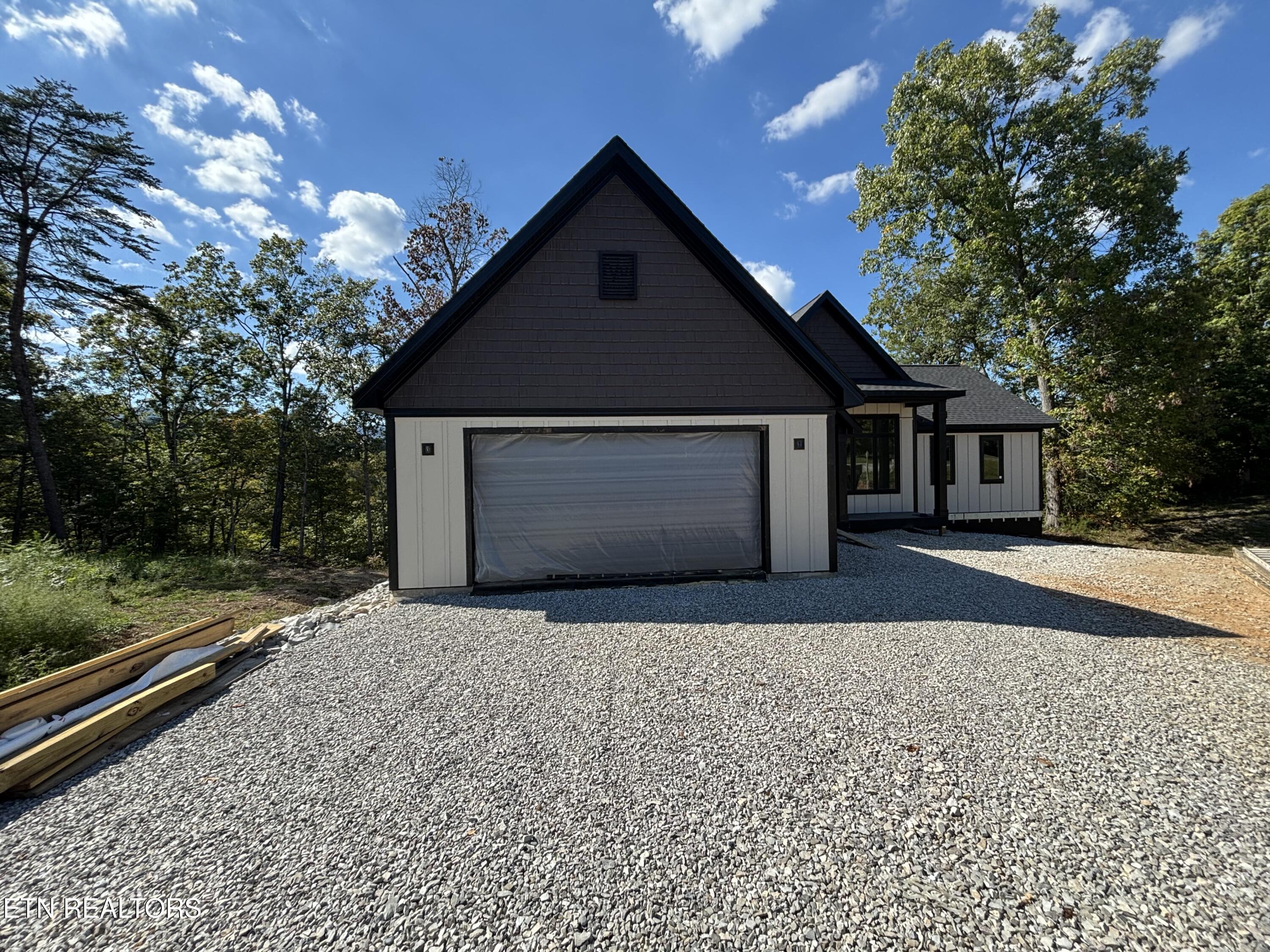 300 Bluff Trace Jacksboro TN 37757