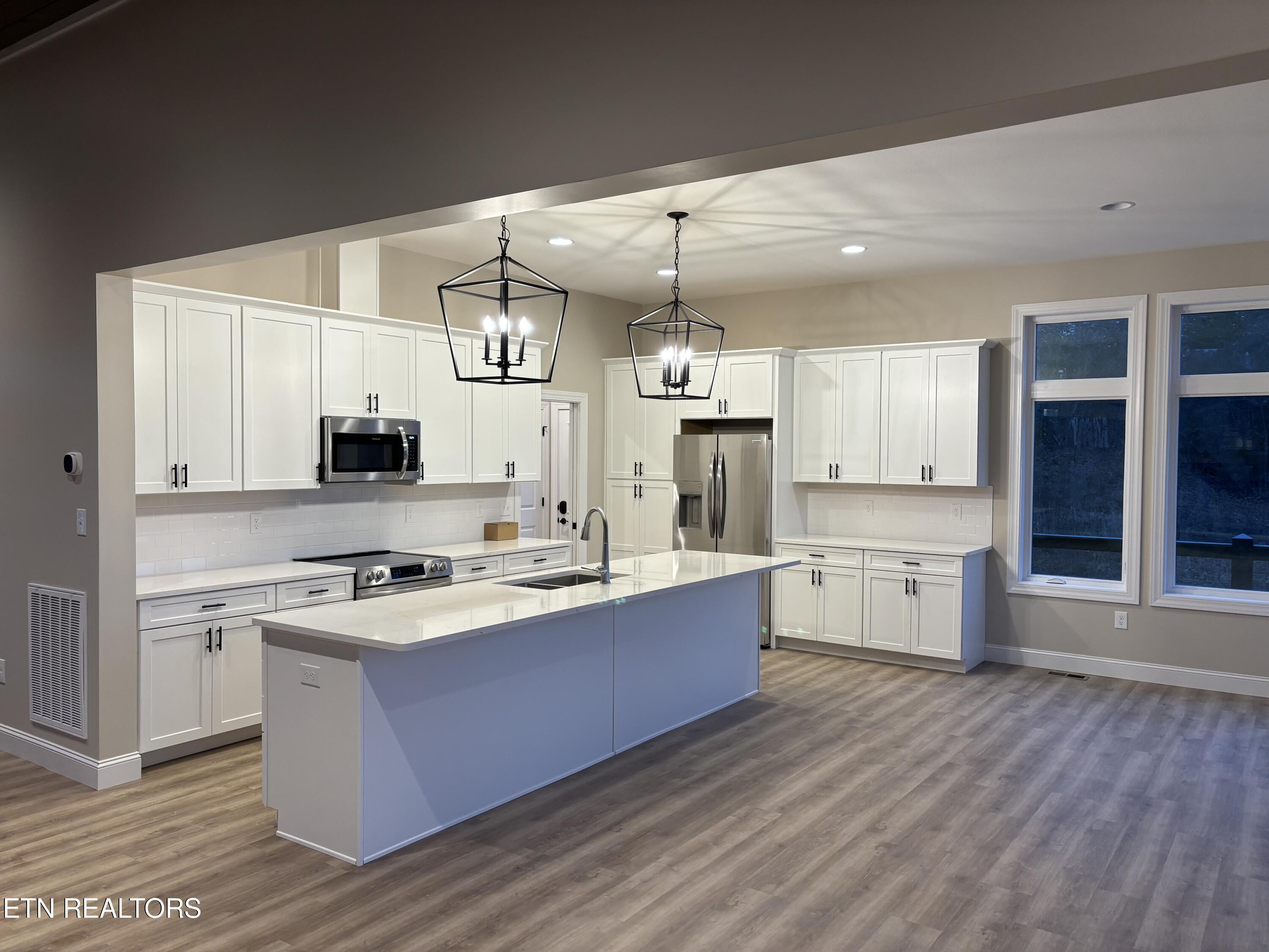 300 Bluff Trace Jacksboro TN 37757