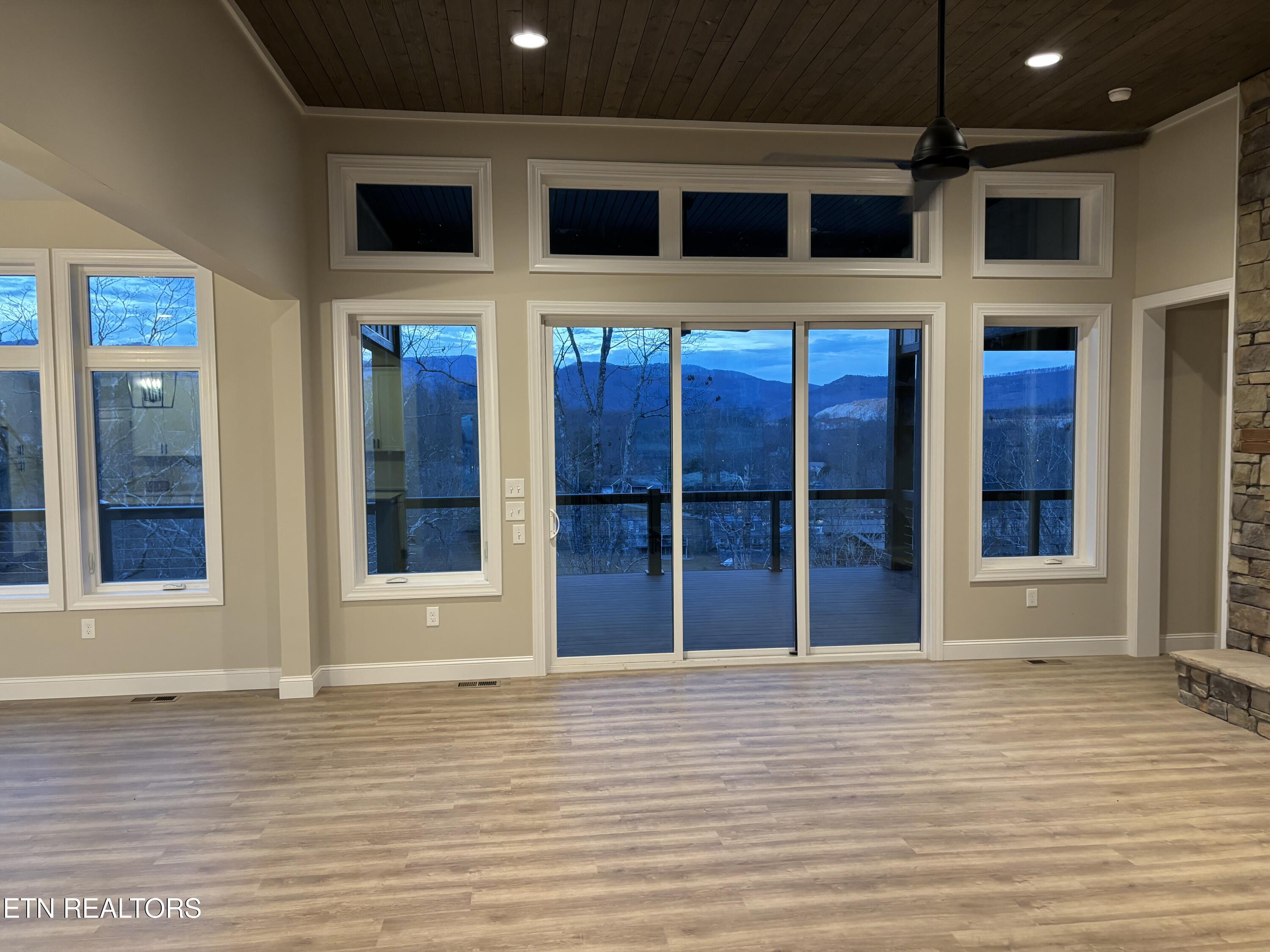 300 Bluff Trace Jacksboro TN 37757