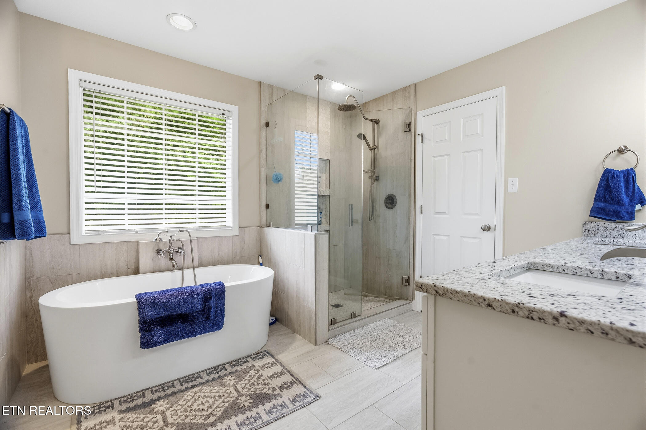 1528 Crescent Oaks Lane Lenoir City TN 37772