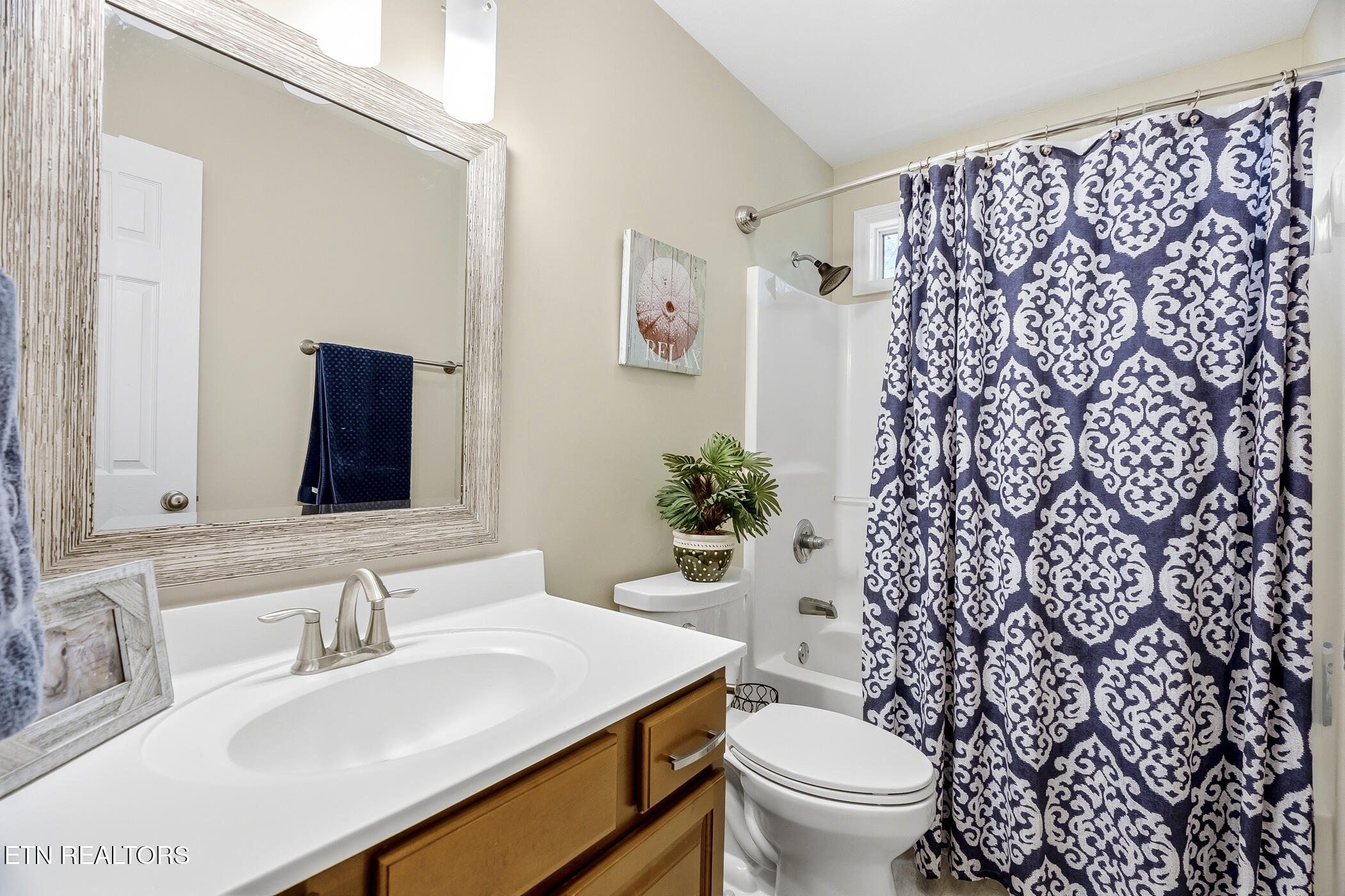 1528 Crescent Oaks Lane Lenoir City TN 37772