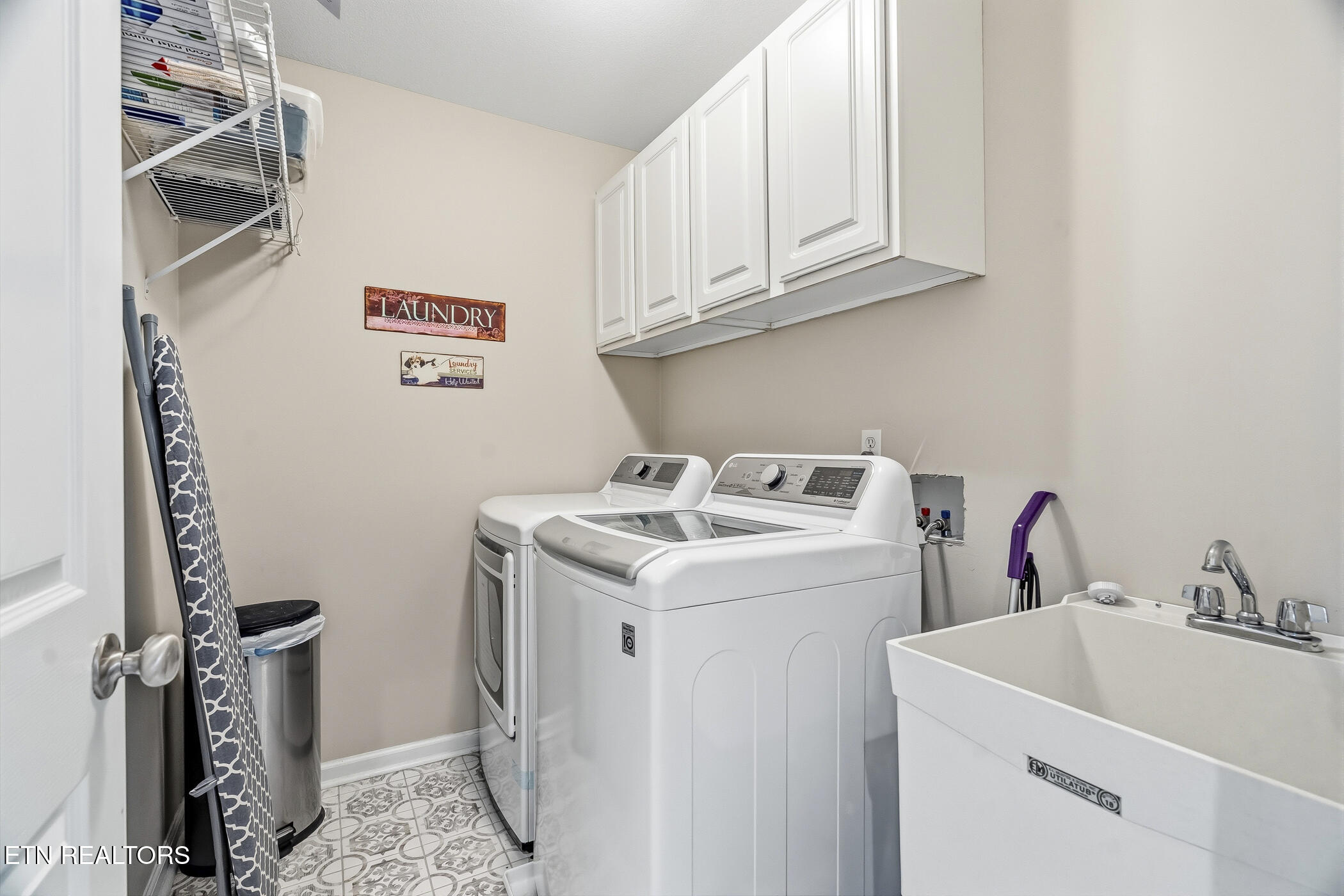 1528 Crescent Oaks Lane Lenoir City TN 37772