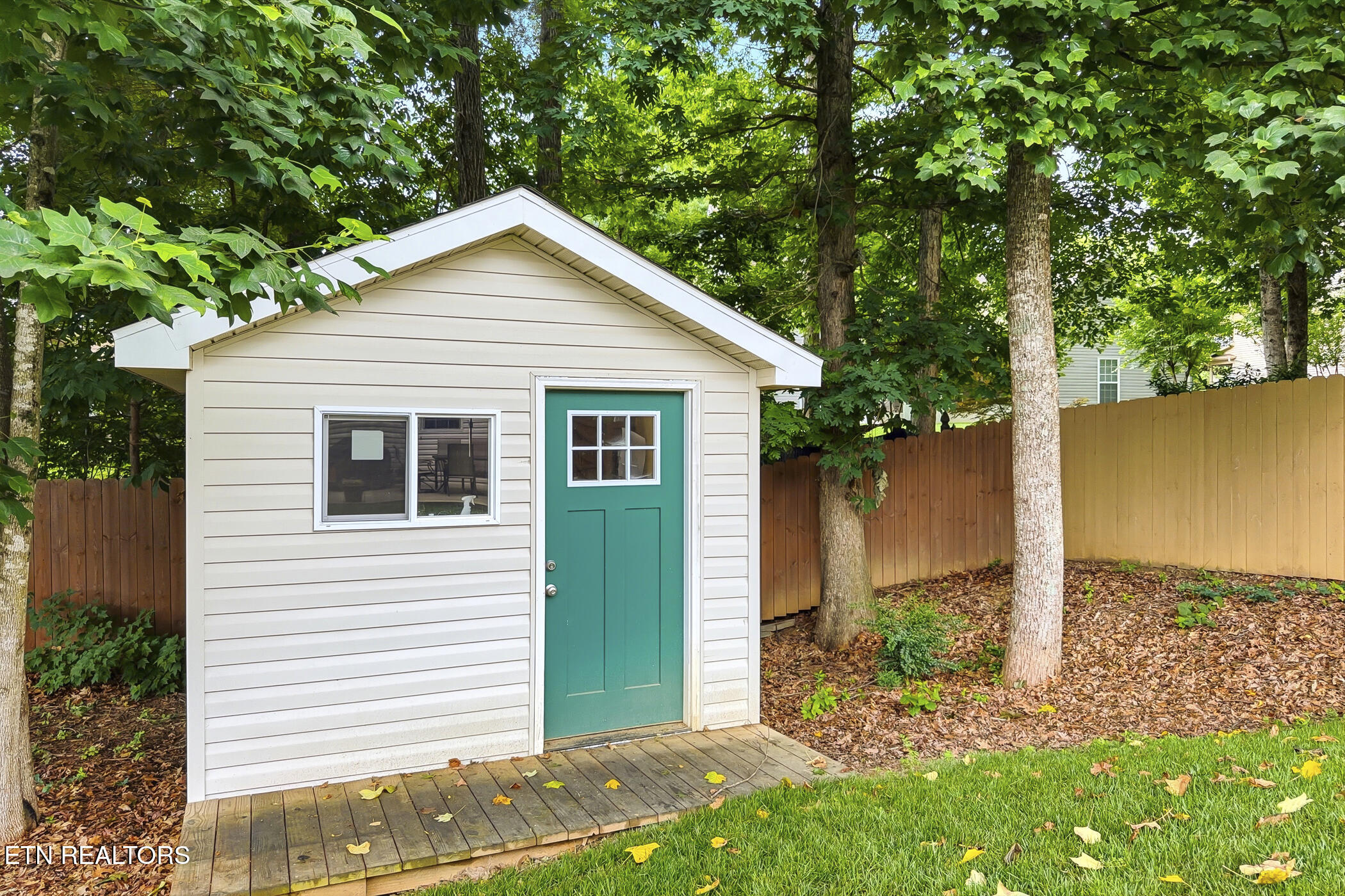 1528 Crescent Oaks Lane Lenoir City TN 37772