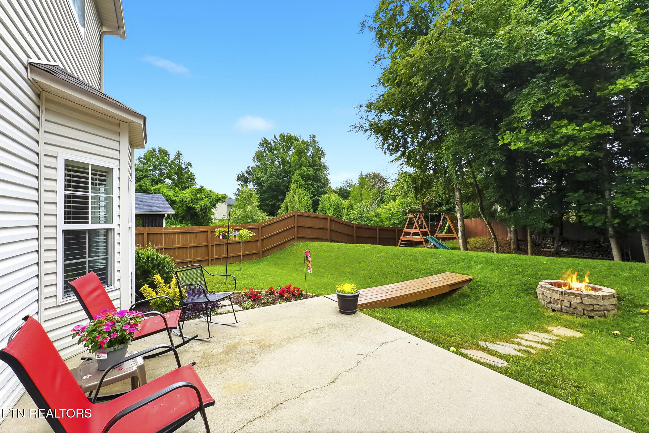 1528 Crescent Oaks Lane Lenoir City TN 37772