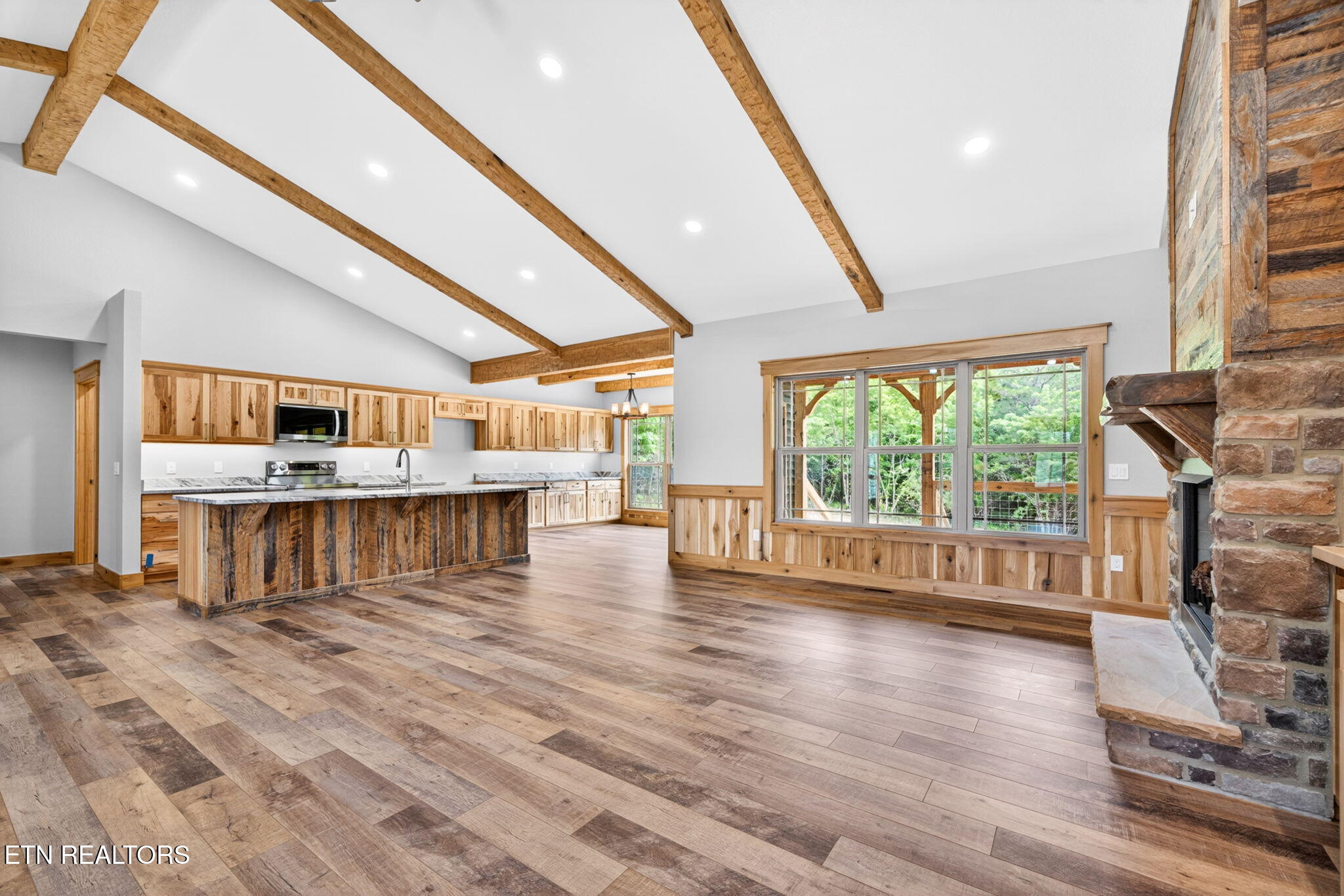 8036 Hebbertsburg Road Crab Orchard TN 37723