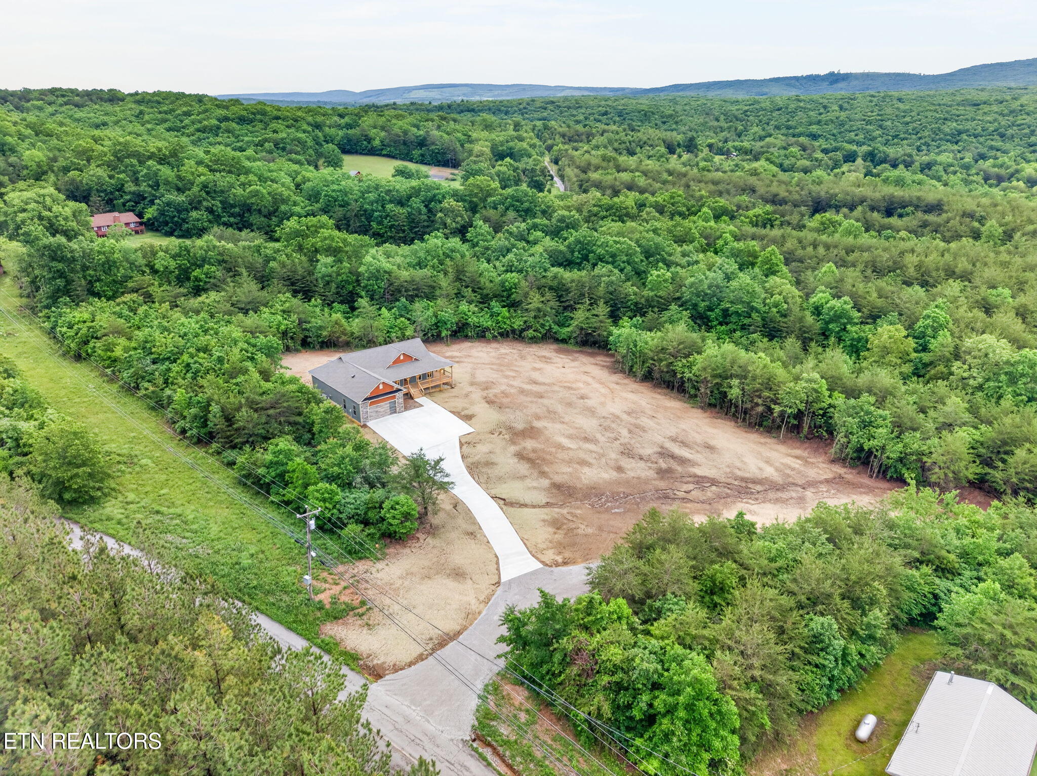 8036 Hebbertsburg Road Crab Orchard TN 37723
