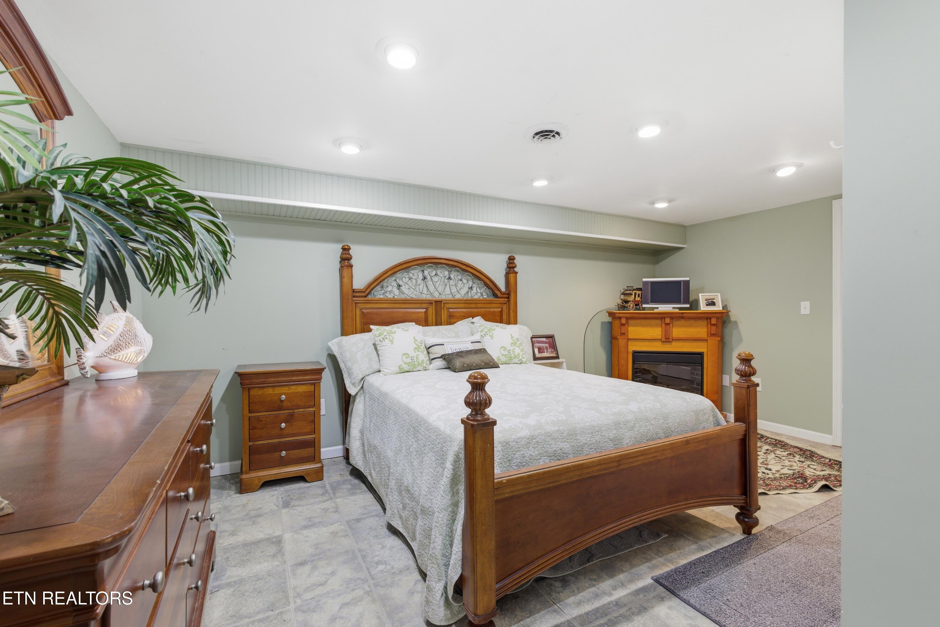 4906 Kingston Highway Lenoir City TN 37771