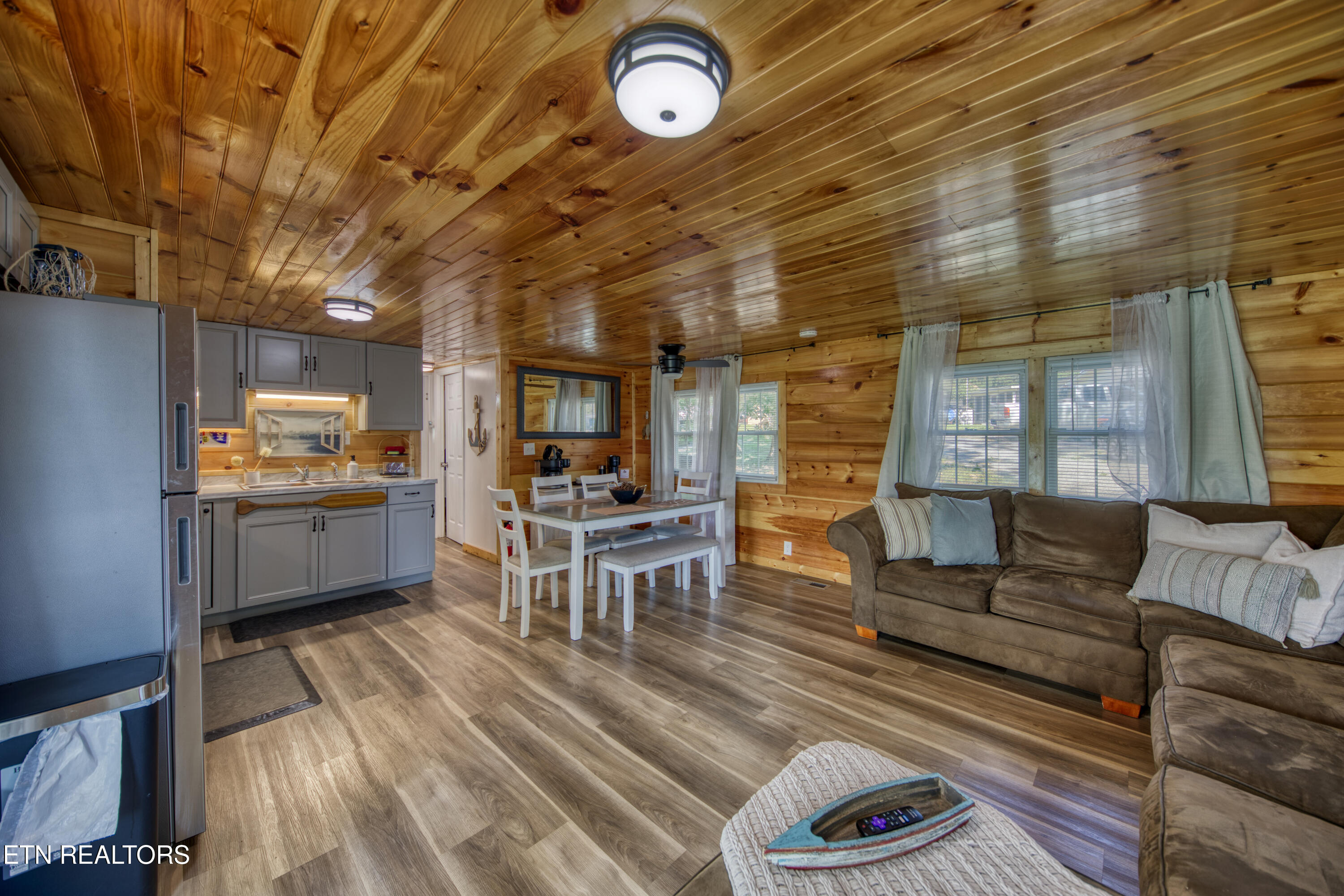 1239 Fishermans Way Sevierville TN 37876