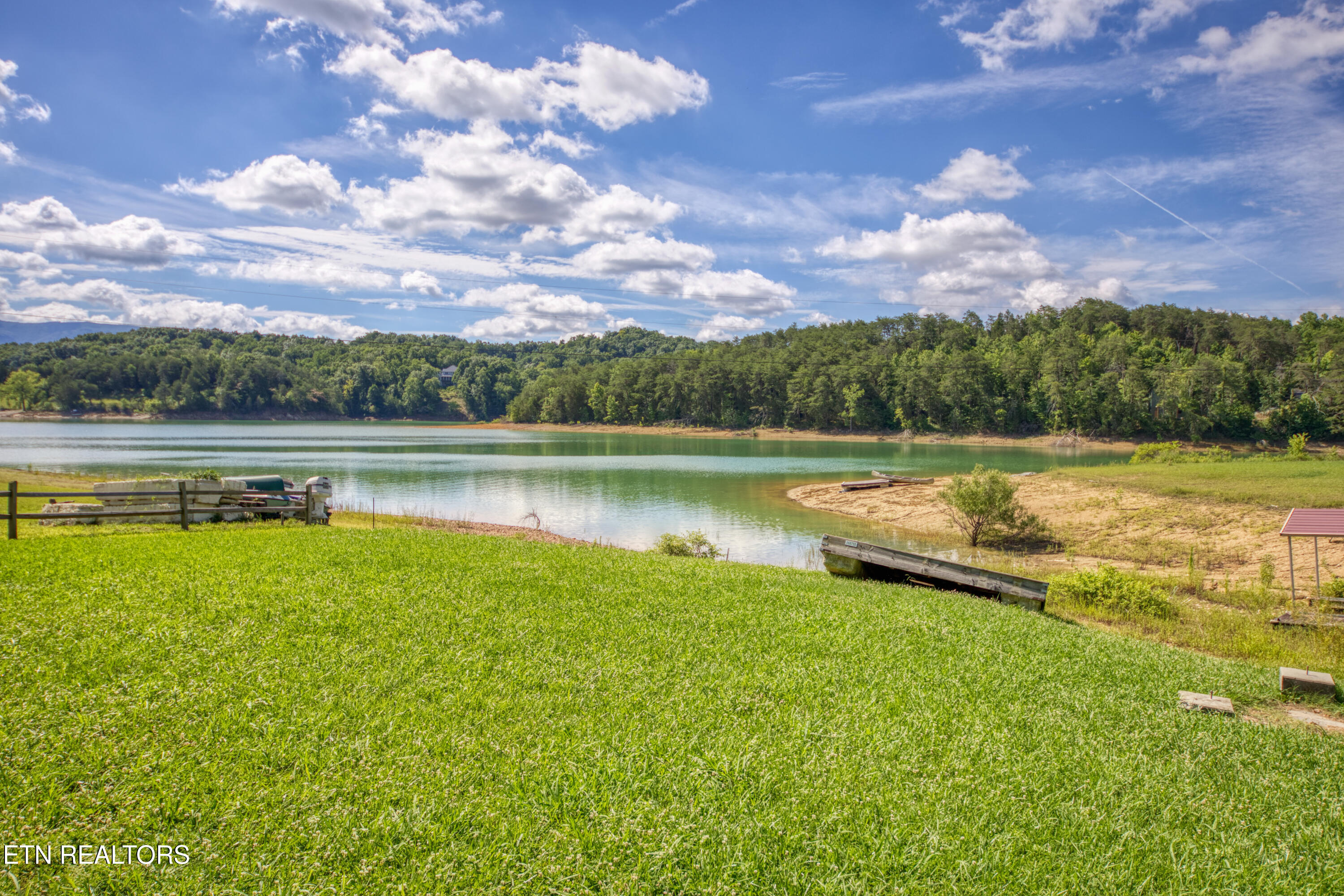1239 Fishermans Way Sevierville TN 37876
