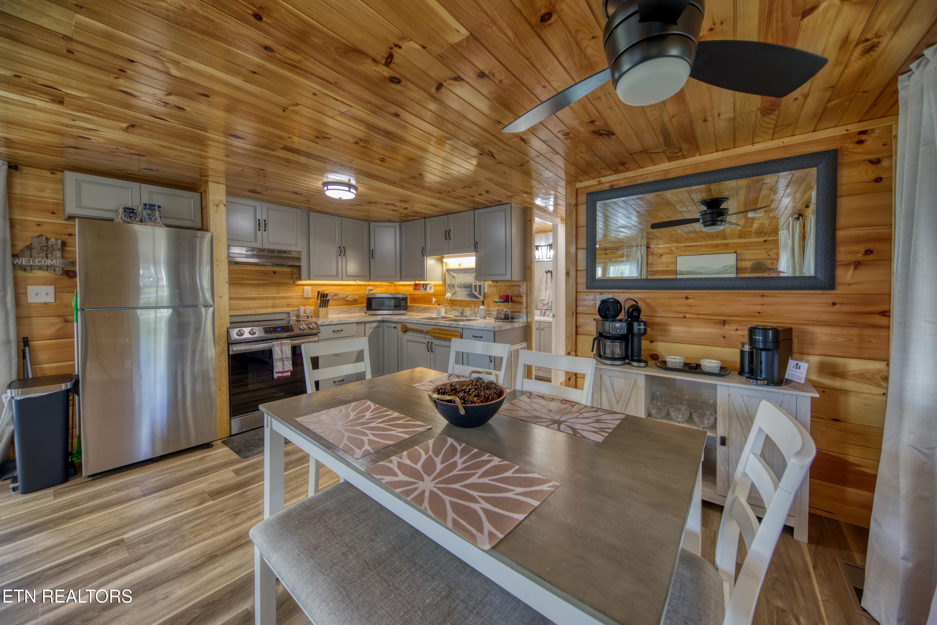 1239 Fishermans Way Sevierville TN 37876