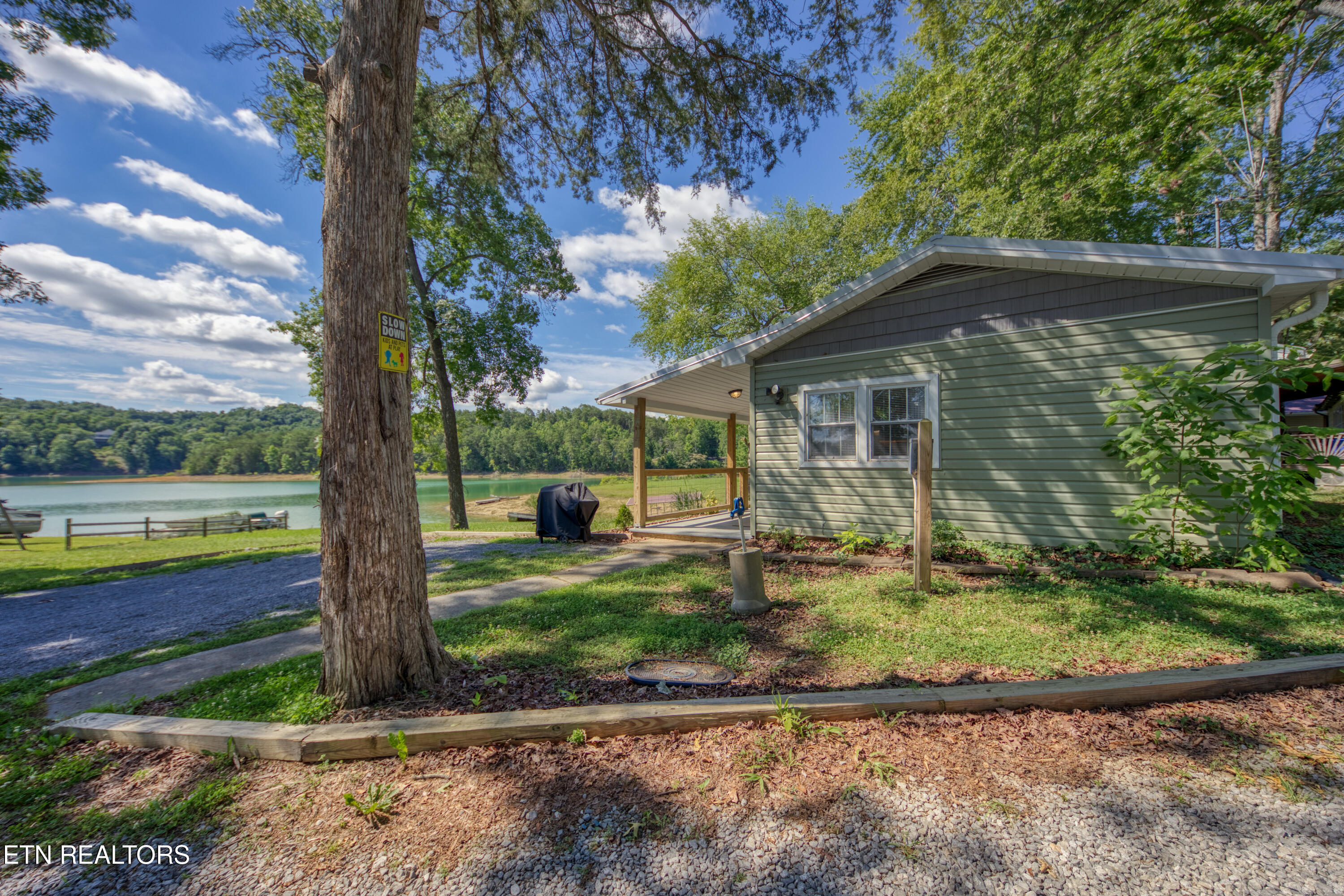 1239 Fishermans Way Sevierville TN 37876