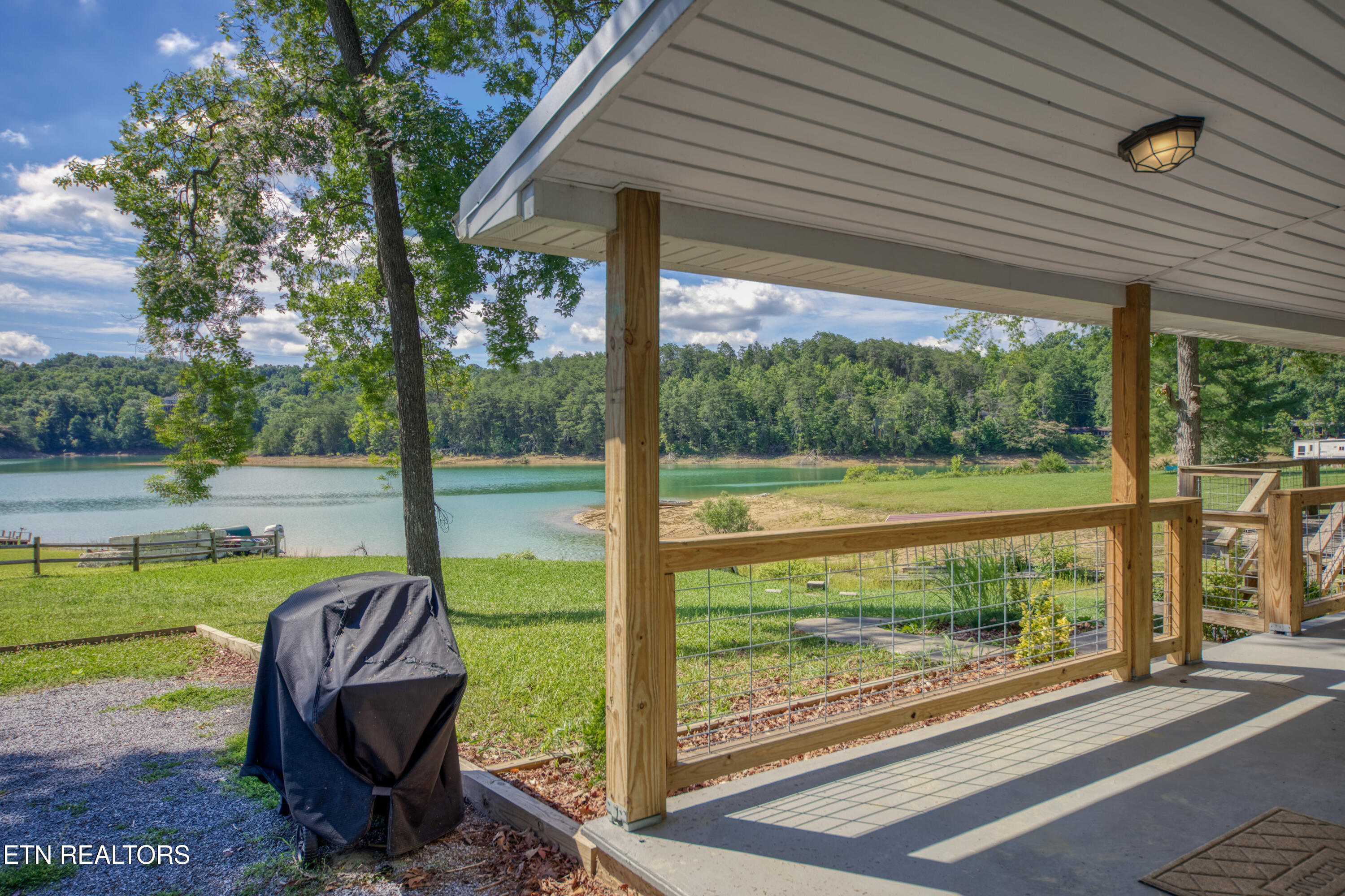 1239 Fishermans Way Sevierville TN 37876