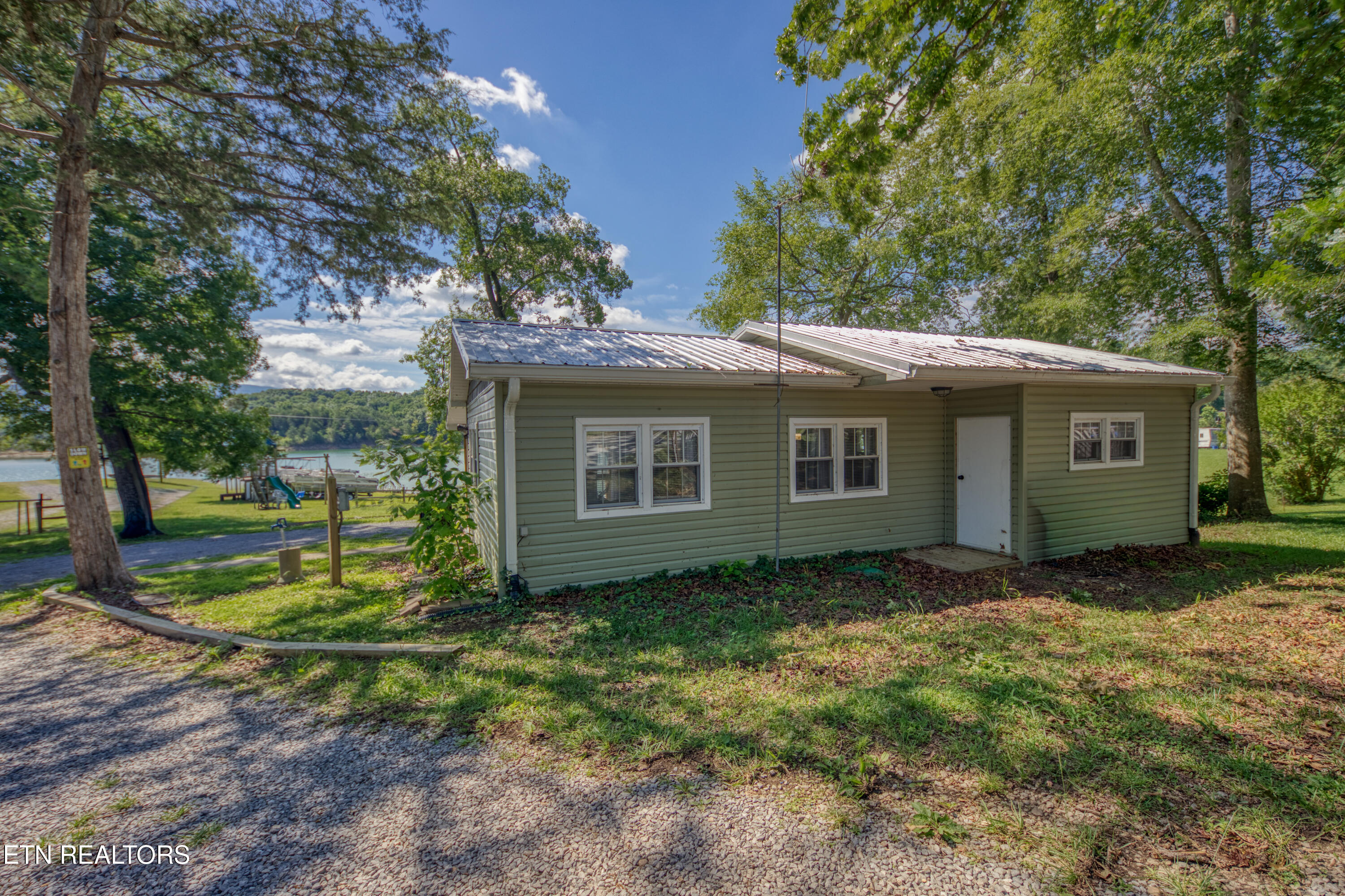 1239 Fishermans Way Sevierville TN 37876