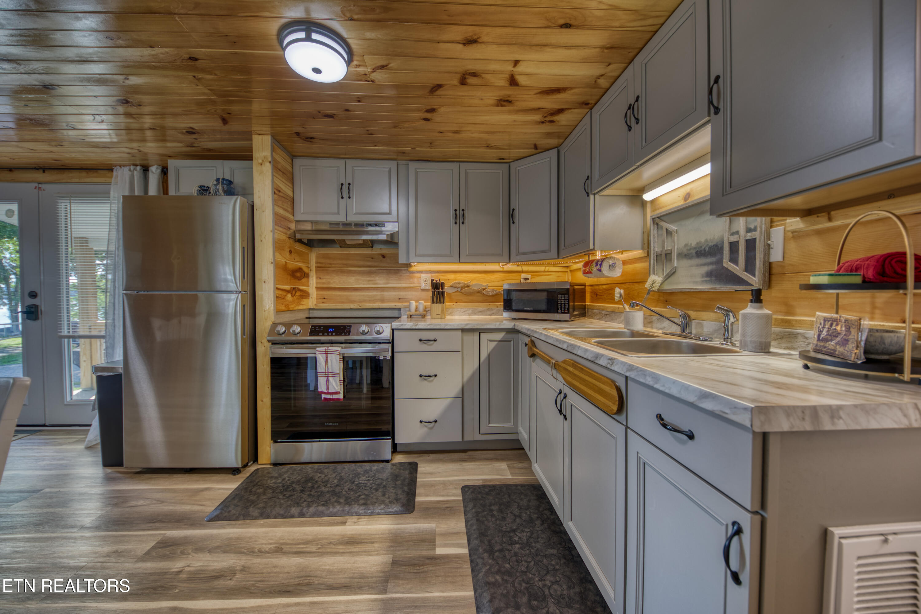 1239 Fishermans Way Sevierville TN 37876
