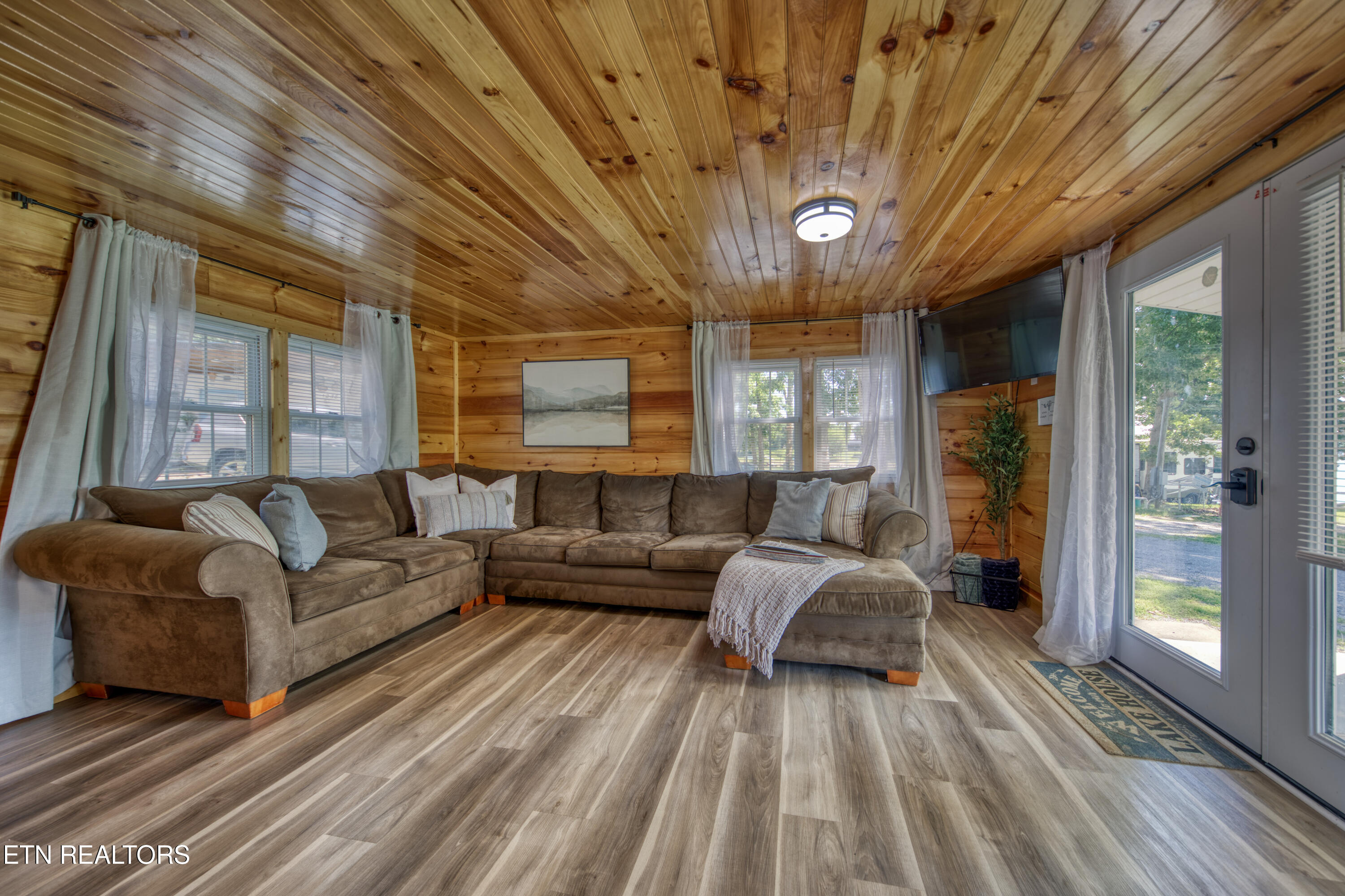 1239 Fishermans Way Sevierville TN 37876