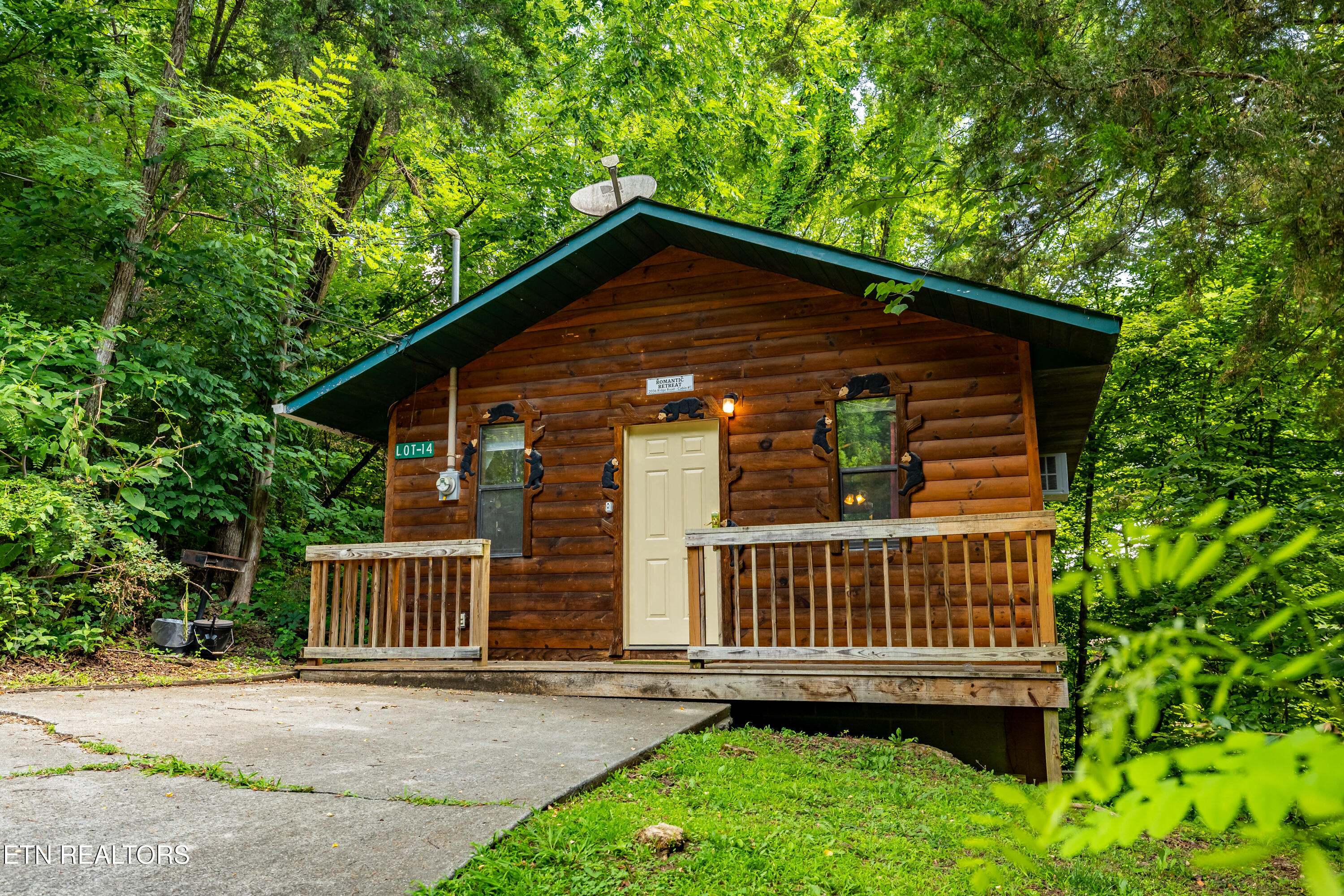 2036 Ridge Road Pigeon Forge TN 37863