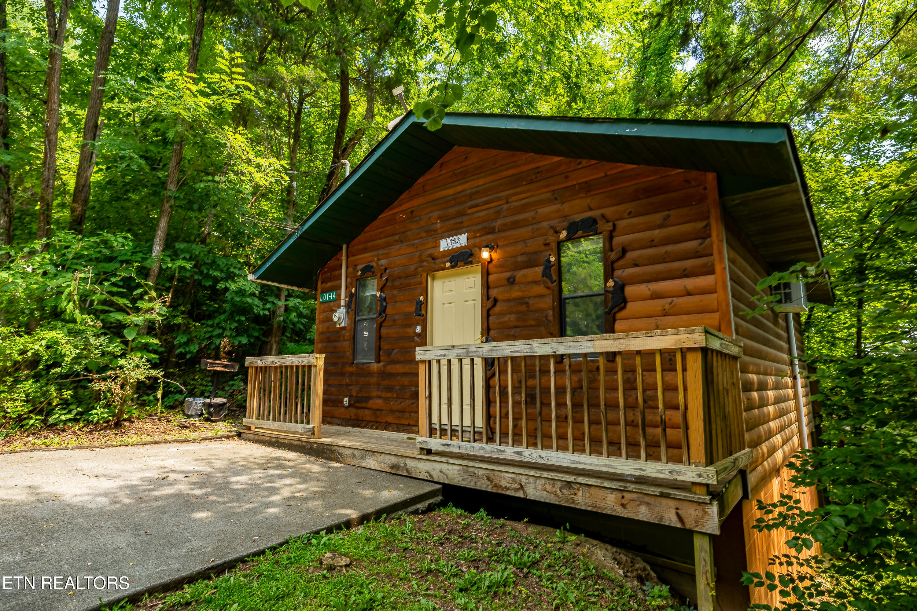2036 Ridge Road Pigeon Forge TN 37863