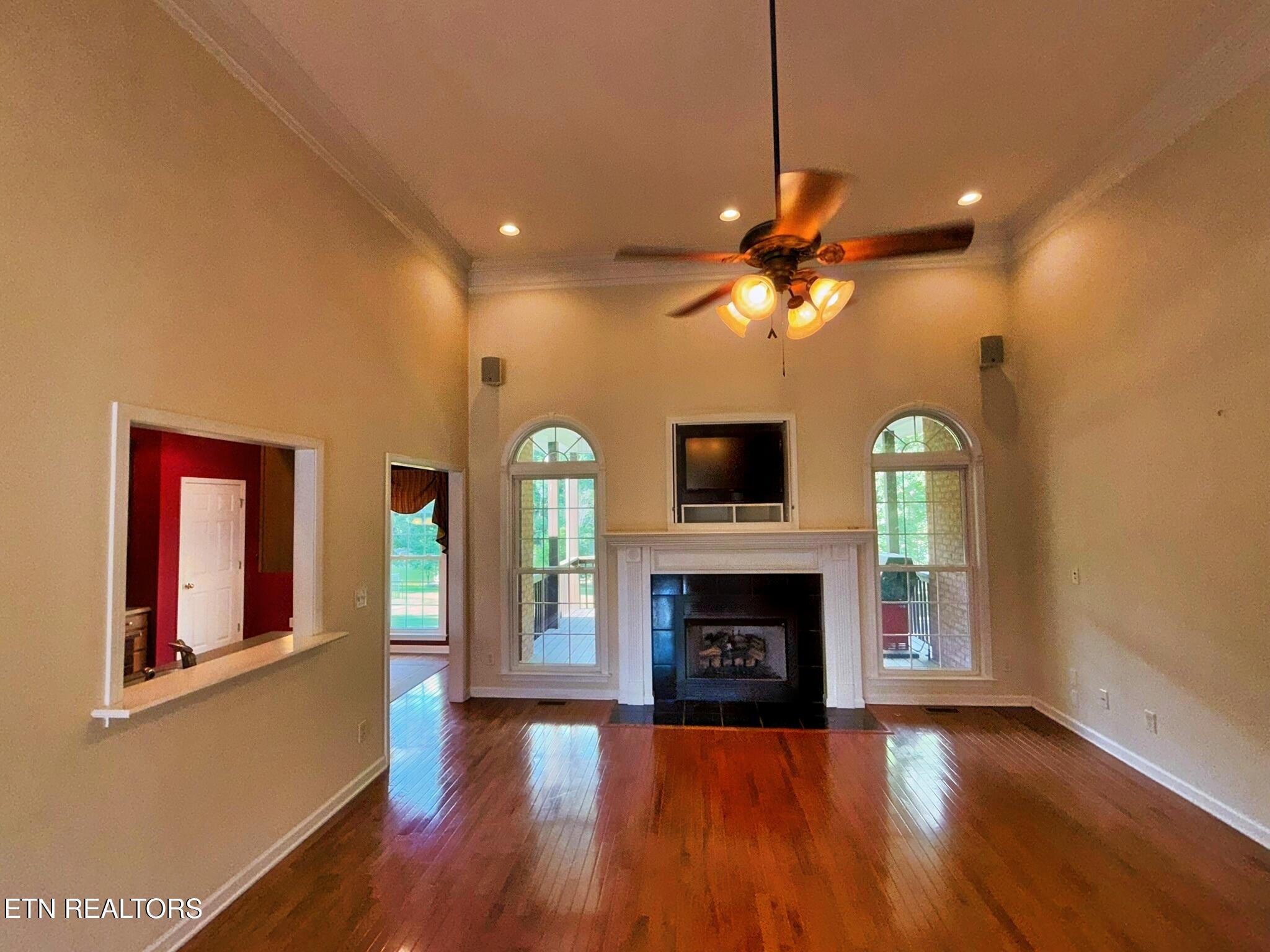 267 Paradise Lane Jacksboro TN 37757