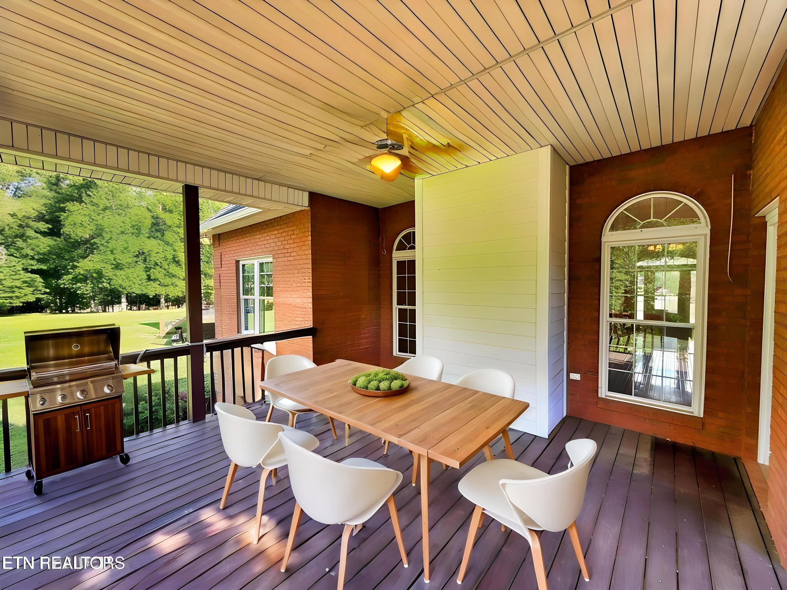 267 Paradise Lane Jacksboro TN 37757