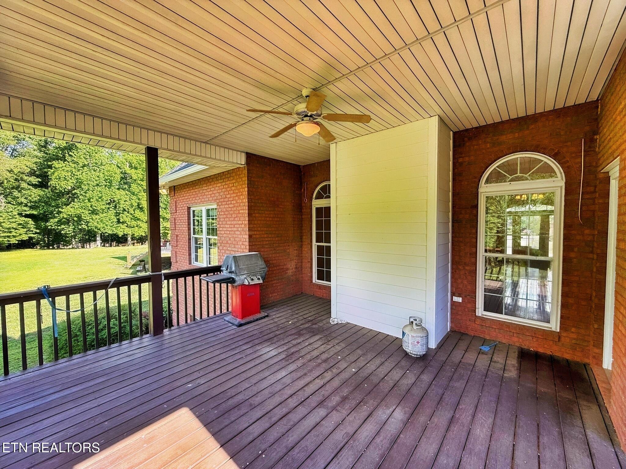 267 Paradise Lane Jacksboro TN 37757